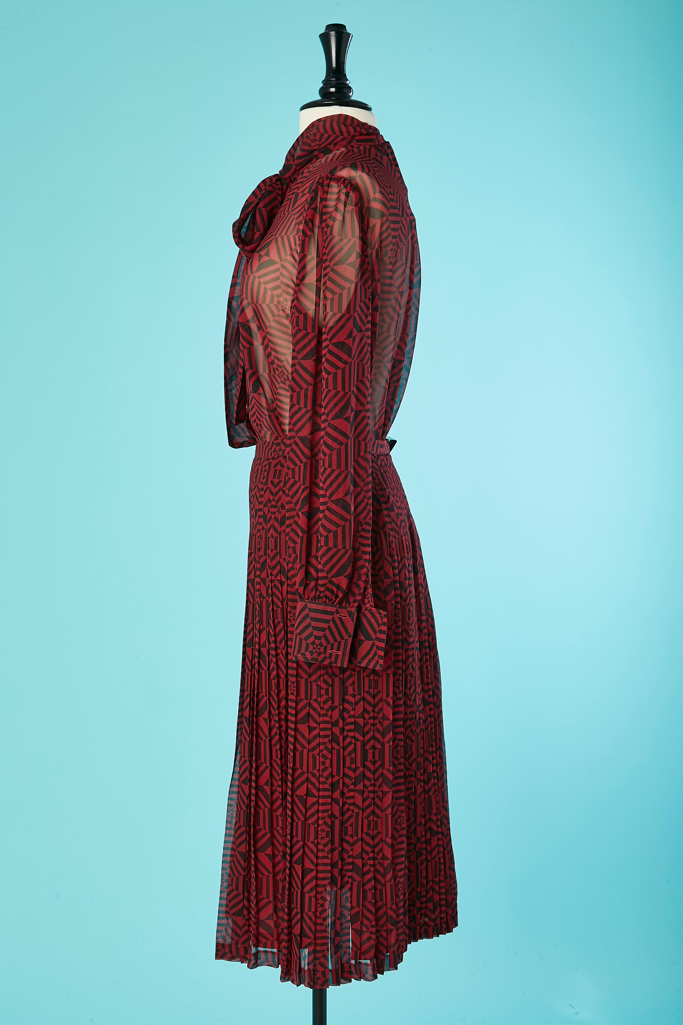Women's Black and red graphic print on silk chiffon ensemble Guy Laroche Diffusion  For Sale