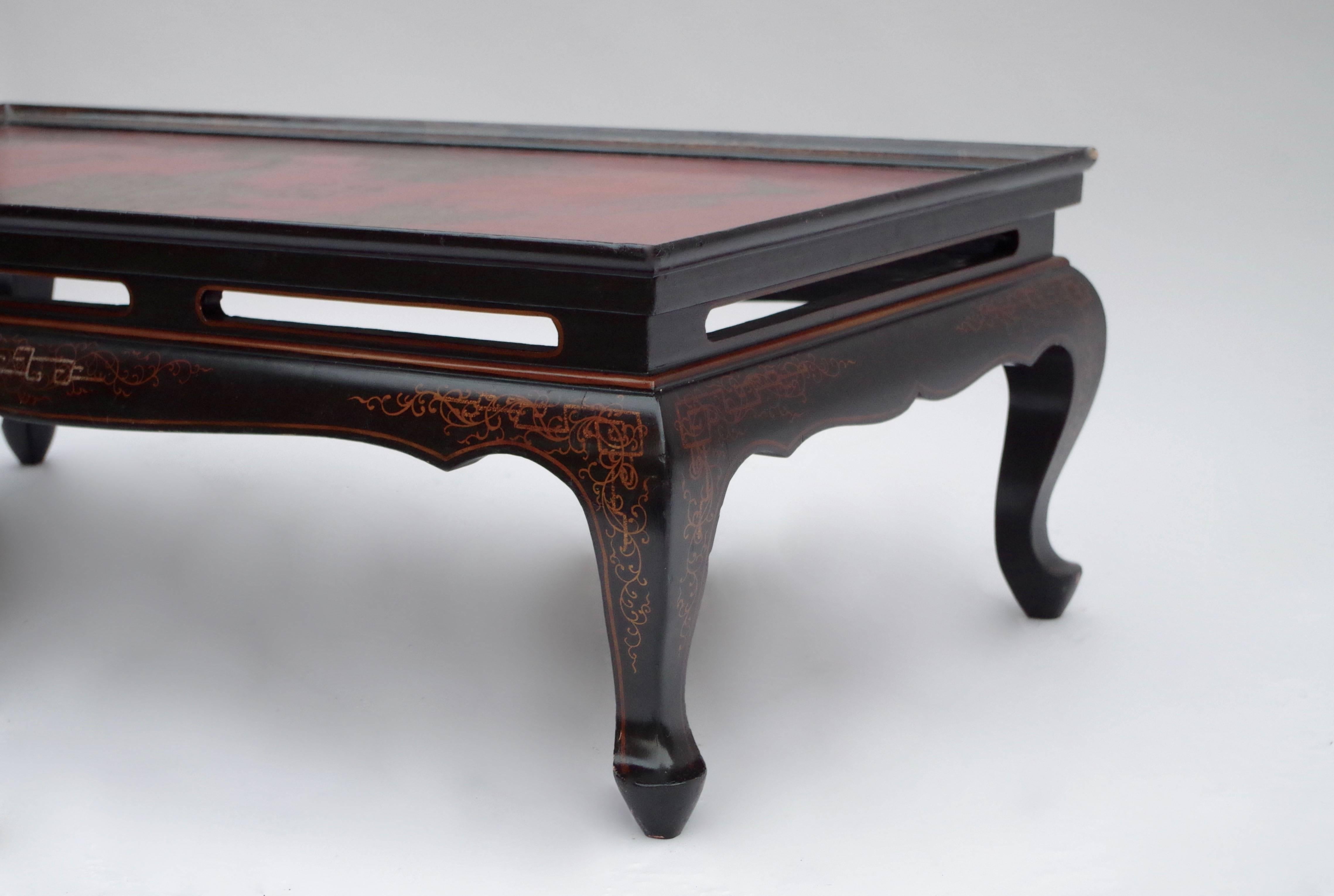 Coffee table made with a top in Japanese Lacquer from 1900-1920 and mounted circa 1950 on a black lacquered and golden varnish Louis XV style base, standing on four curved legs. Landscape decoration on the tray.