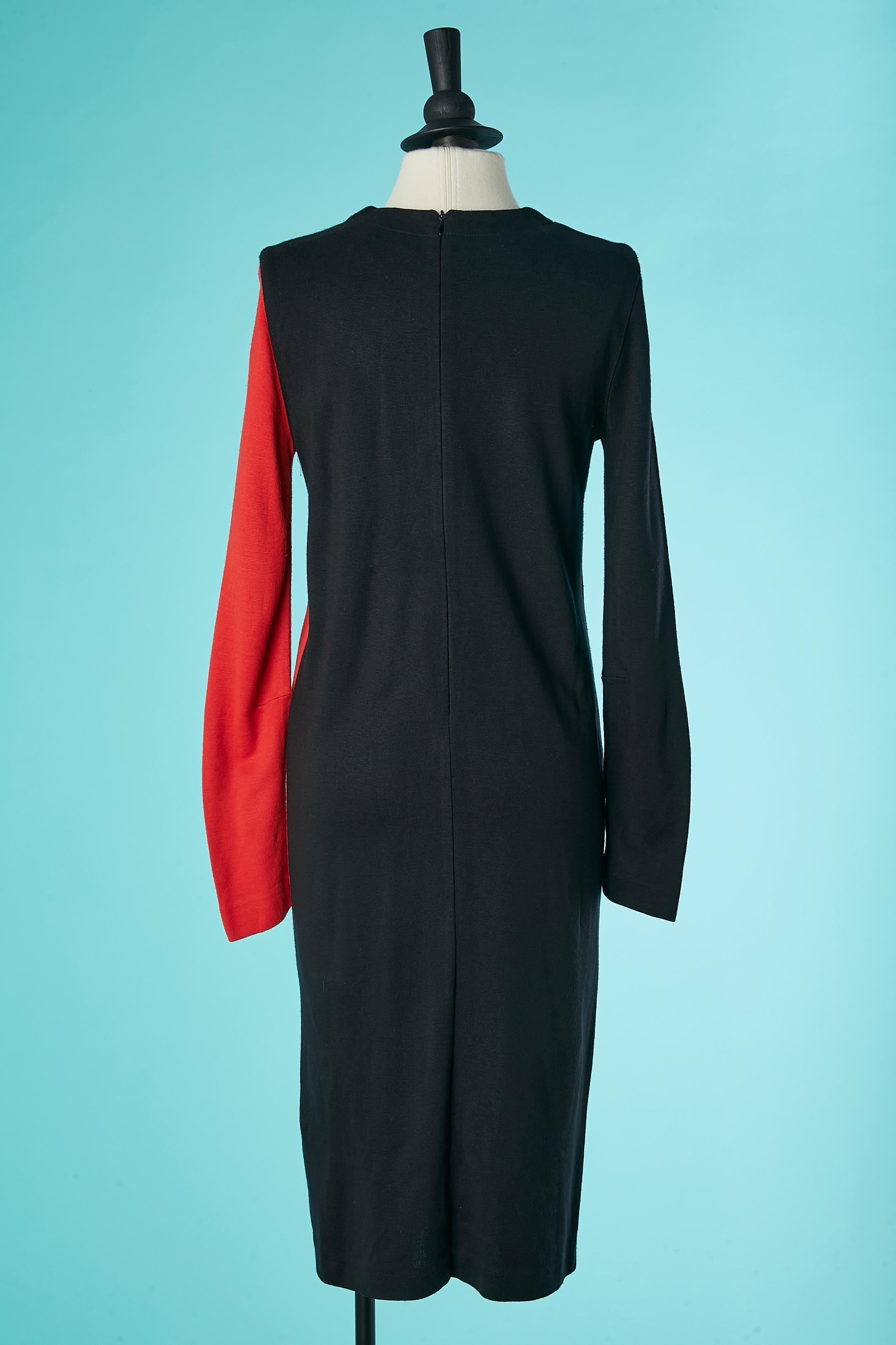 Schwarzes und rotes Jerseykleid mit Zierknöpfen Pierre Cardin 600€ Damen im Angebot