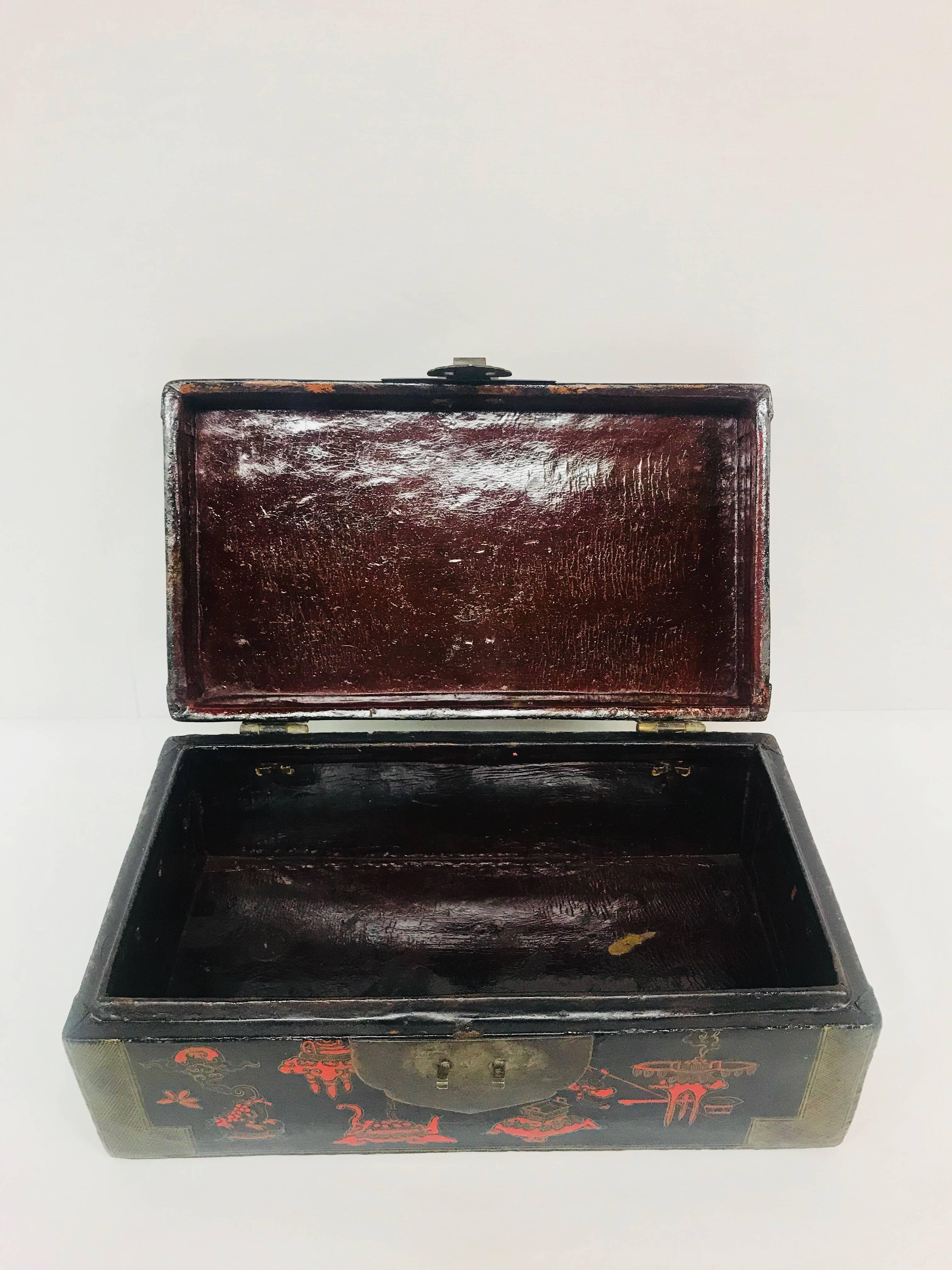 Black and Red Lacquer Asian Box For Sale 5
