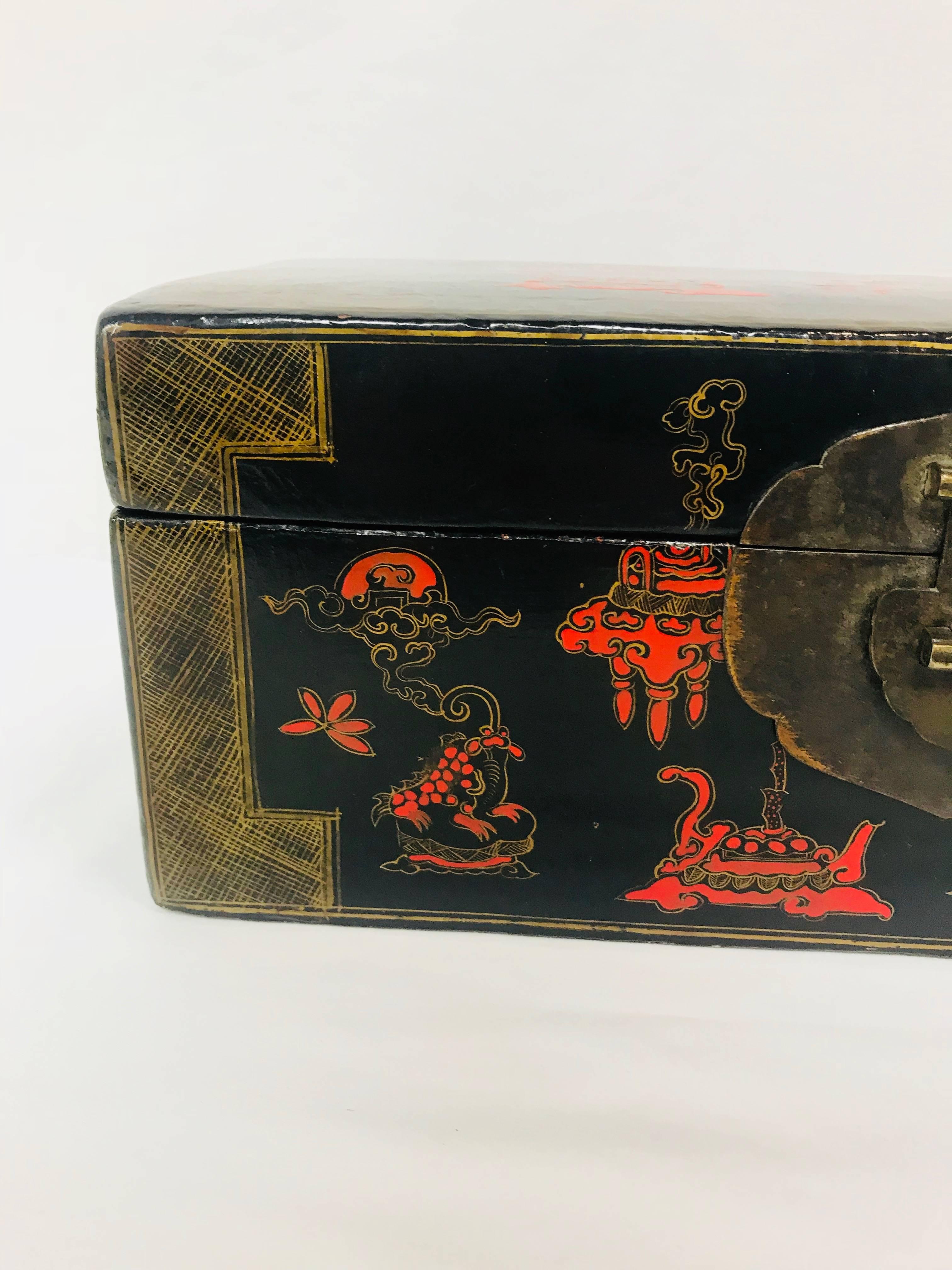 Black and Red Lacquer Asian Box For Sale 8