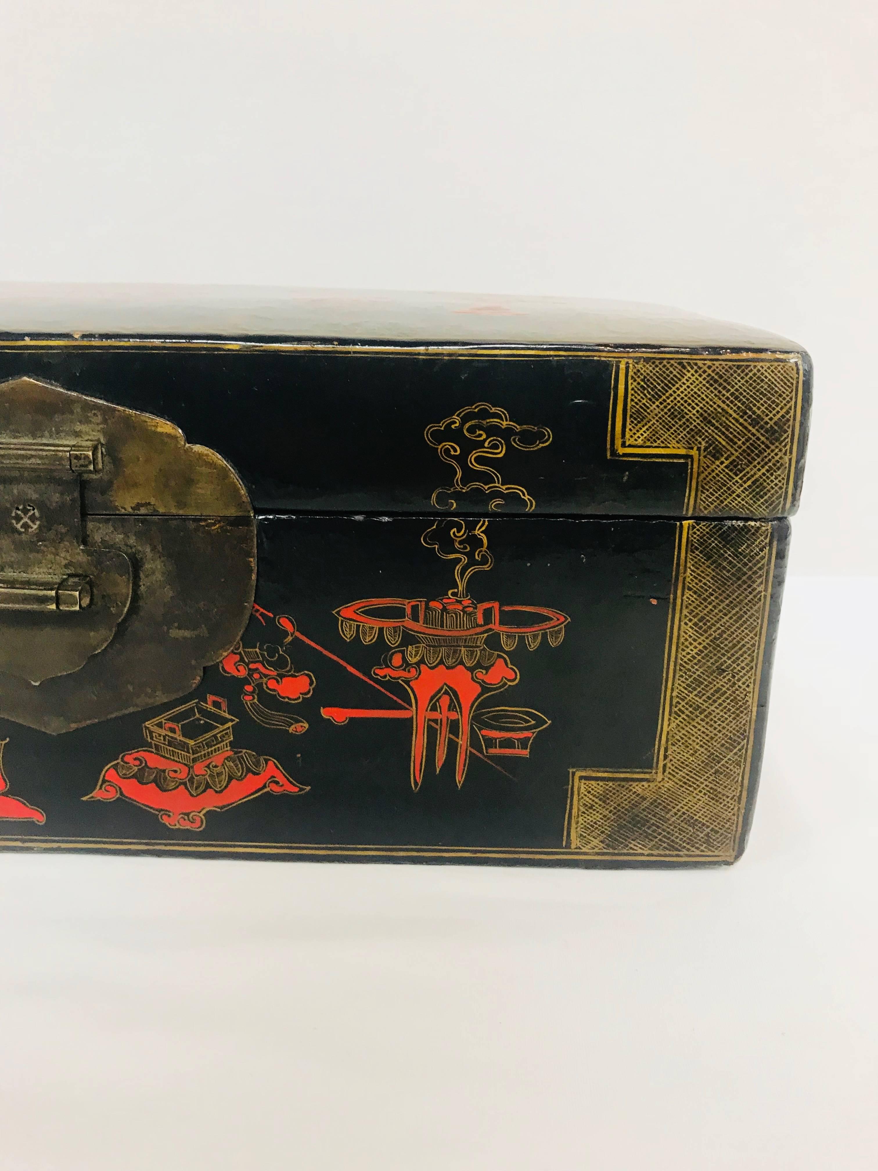 Black and Red Lacquer Asian Box For Sale 9