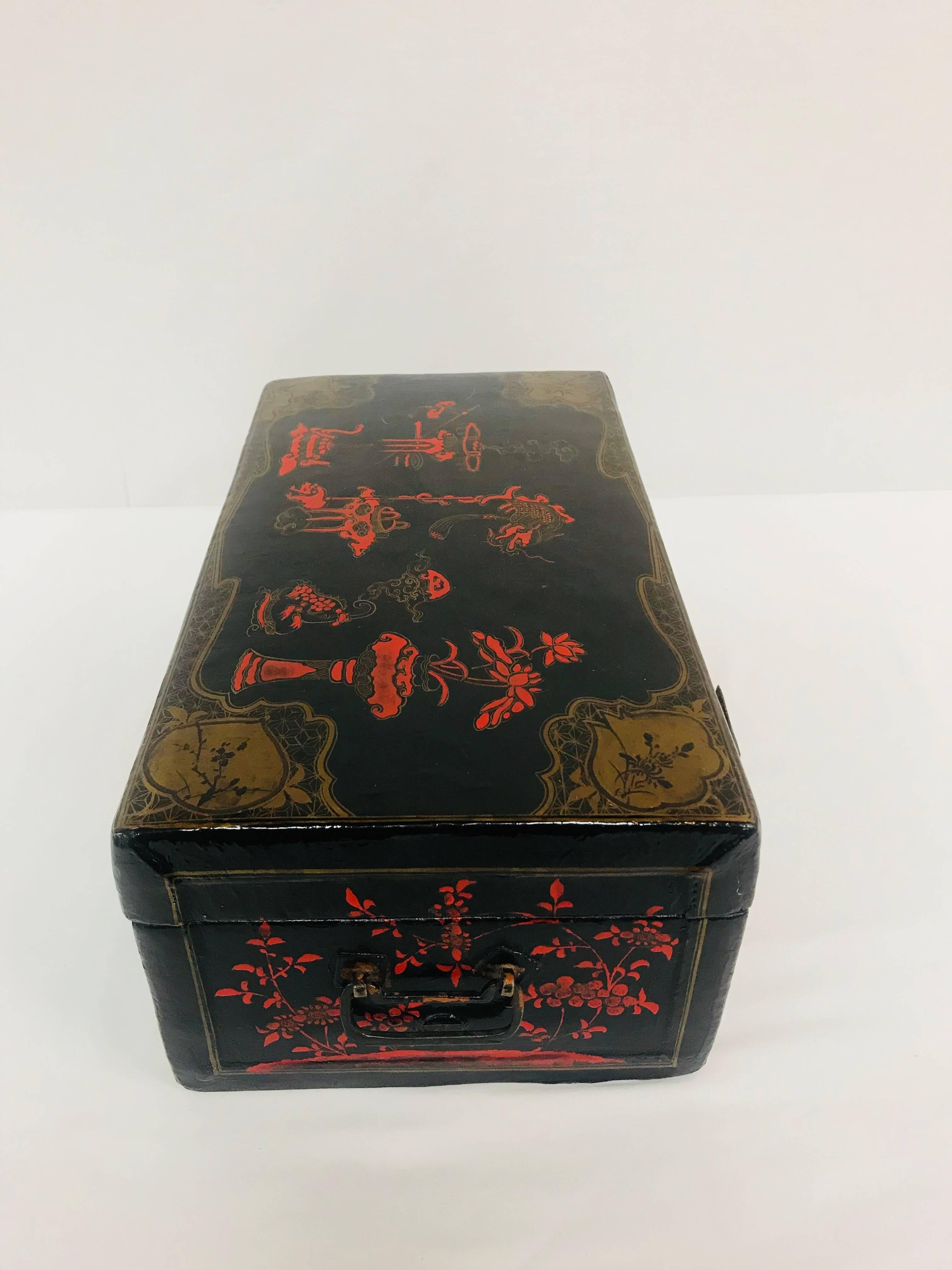 Chinese Black and Red Lacquer Asian Box For Sale