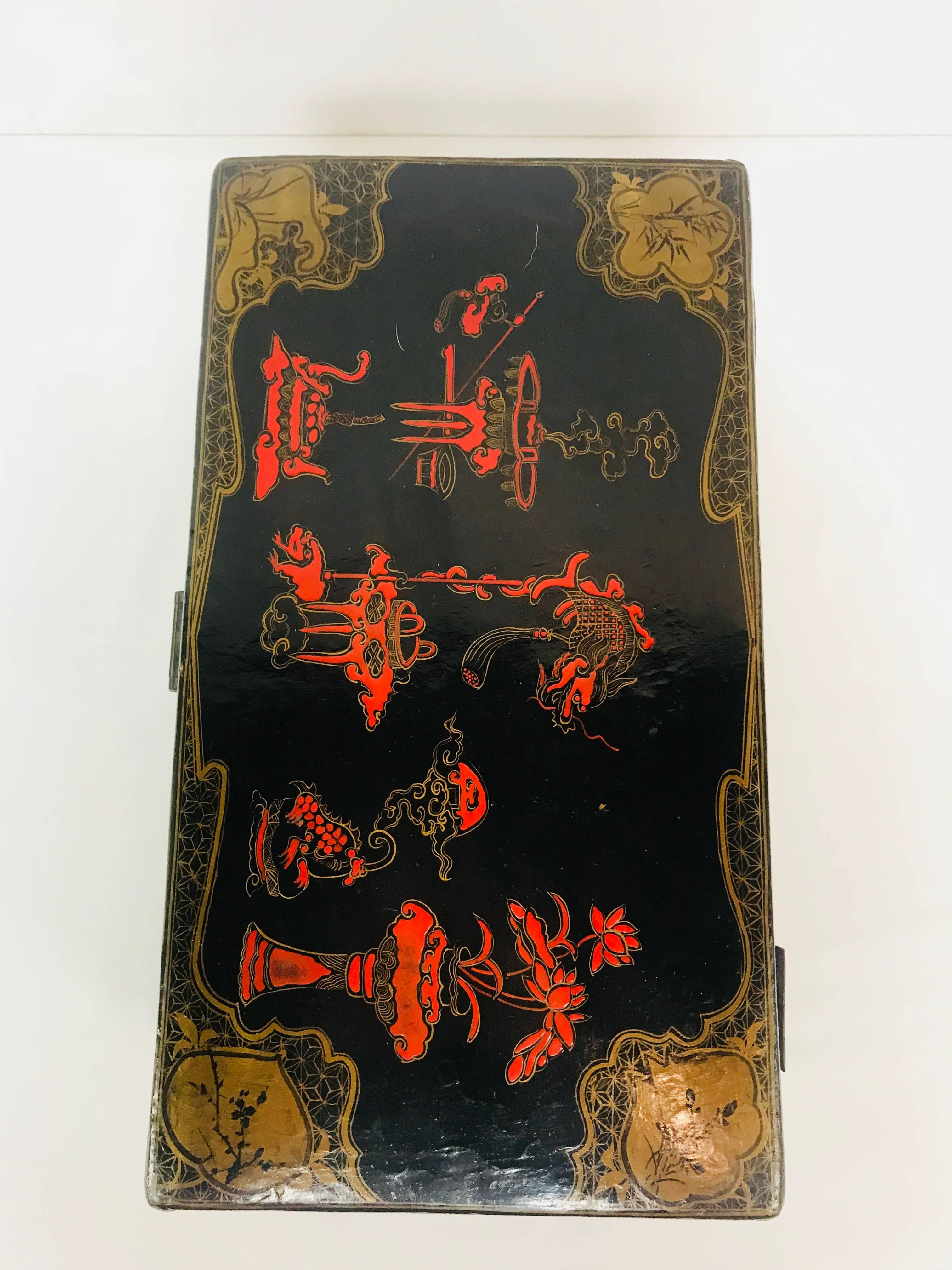 Black and Red Lacquer Asian Box For Sale 3