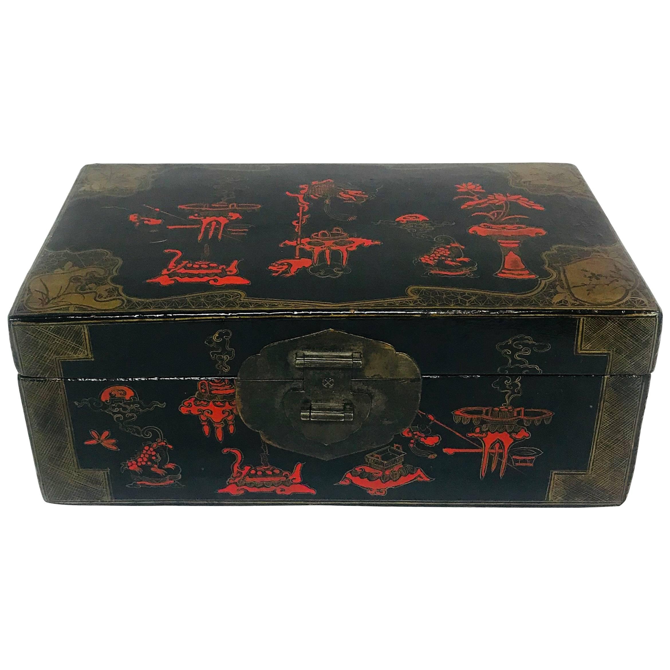 Black and Red Lacquer Asian Box For Sale