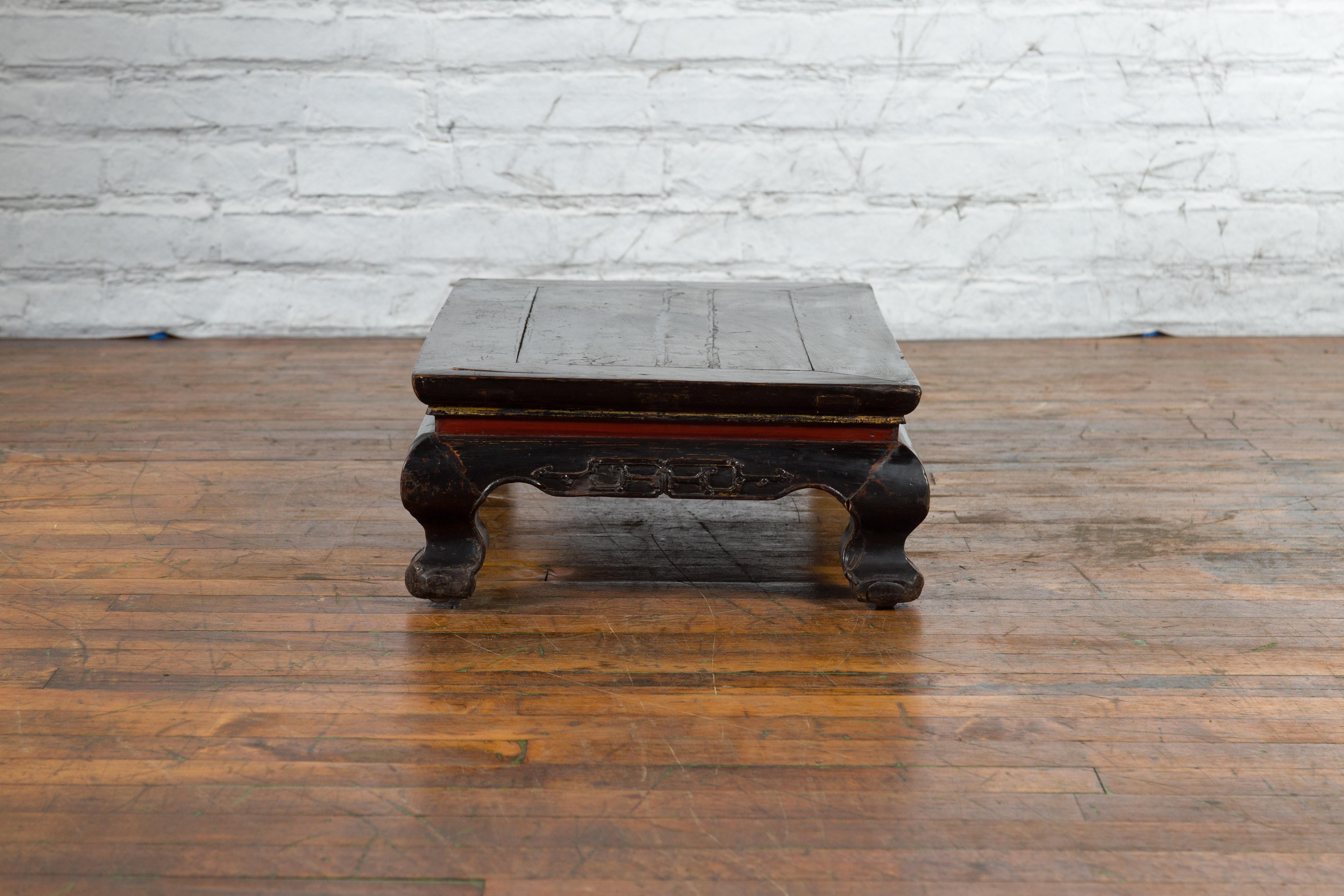 Black and Red Lacquer Qing Dynasty Prayer Table with Low Relief Carved Scrolls For Sale 6