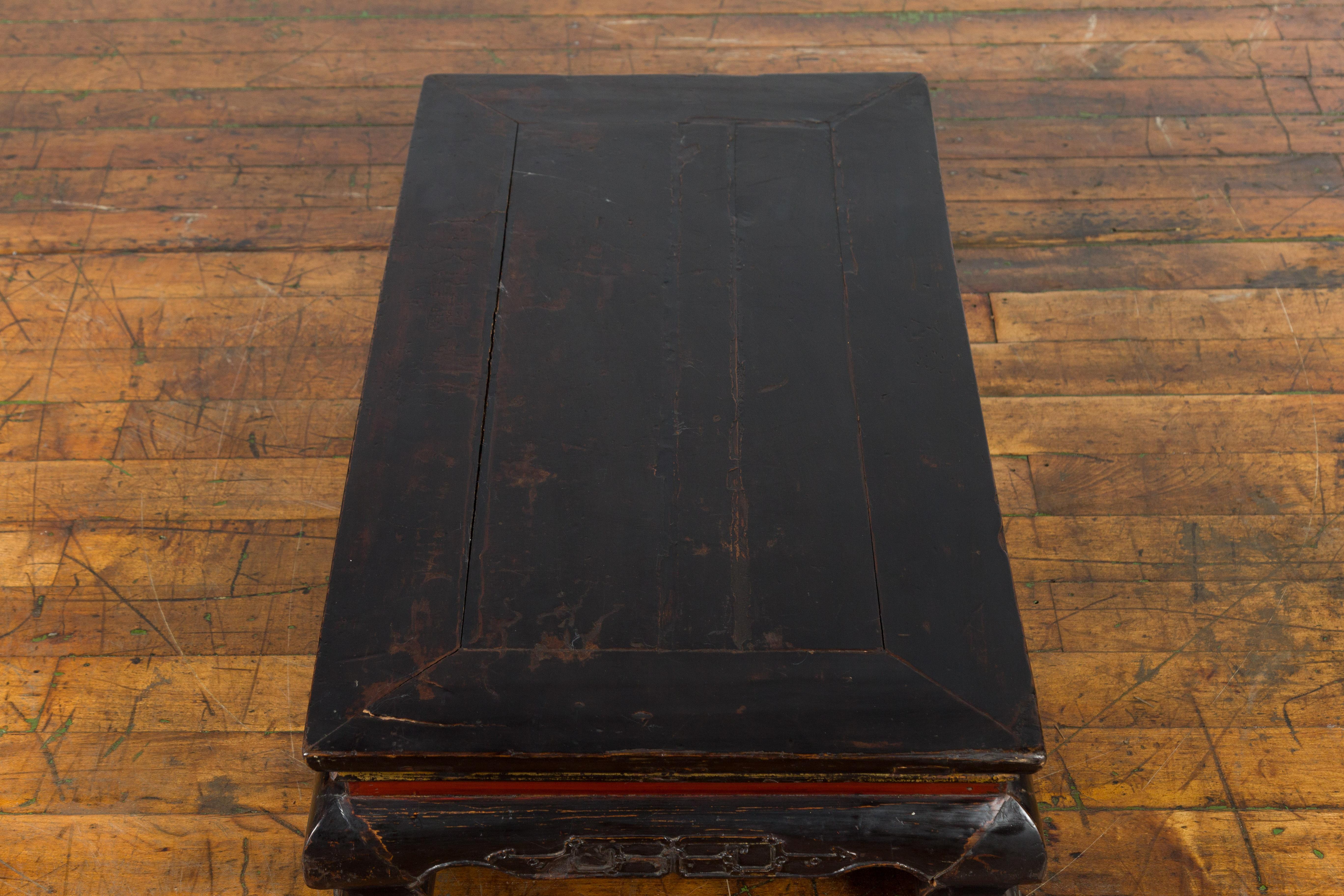 Black and Red Lacquer Qing Dynasty Prayer Table with Low Relief Carved Scrolls For Sale 7