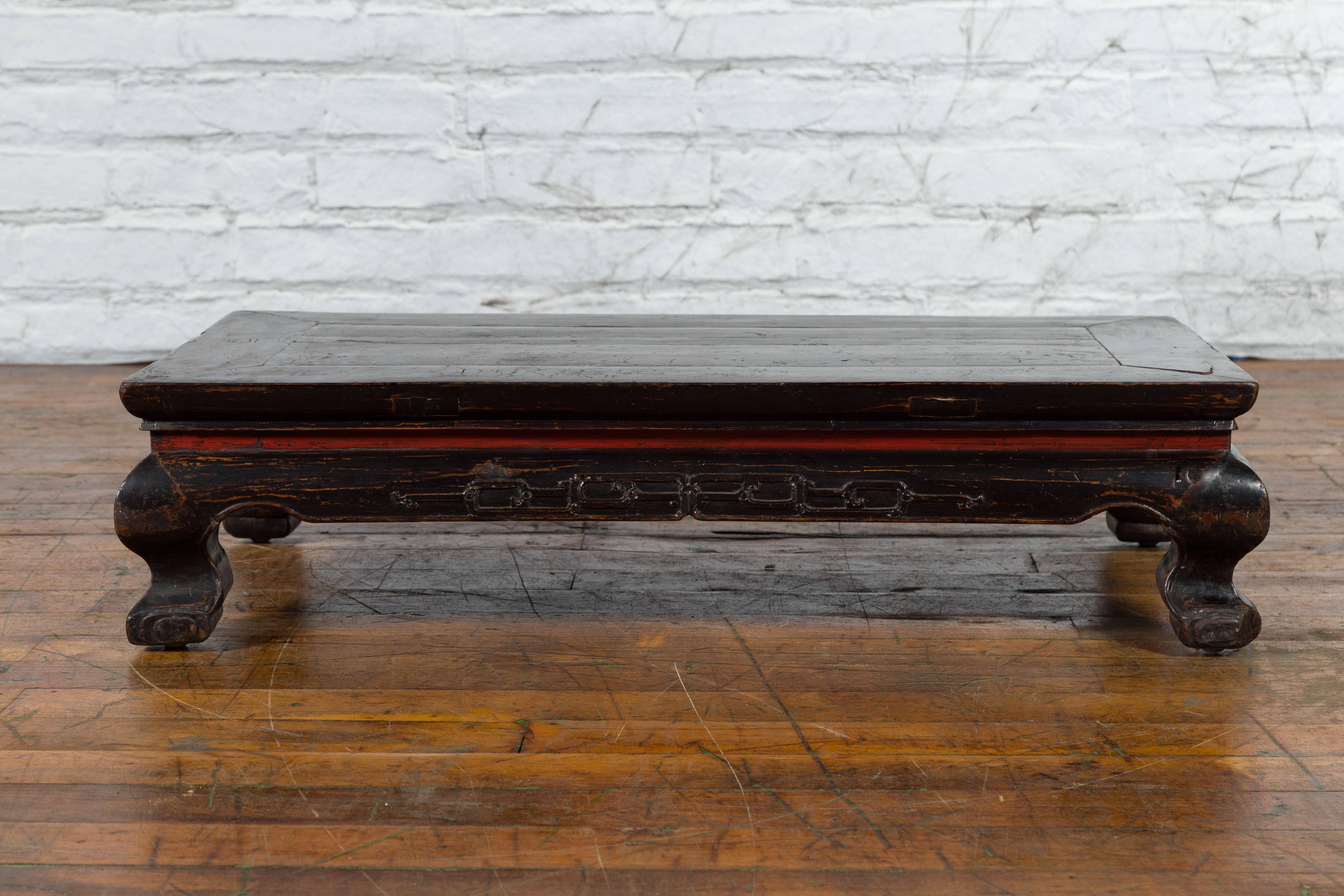 Chinese Black and Red Lacquer Qing Dynasty Prayer Table with Low Relief Carved Scrolls For Sale