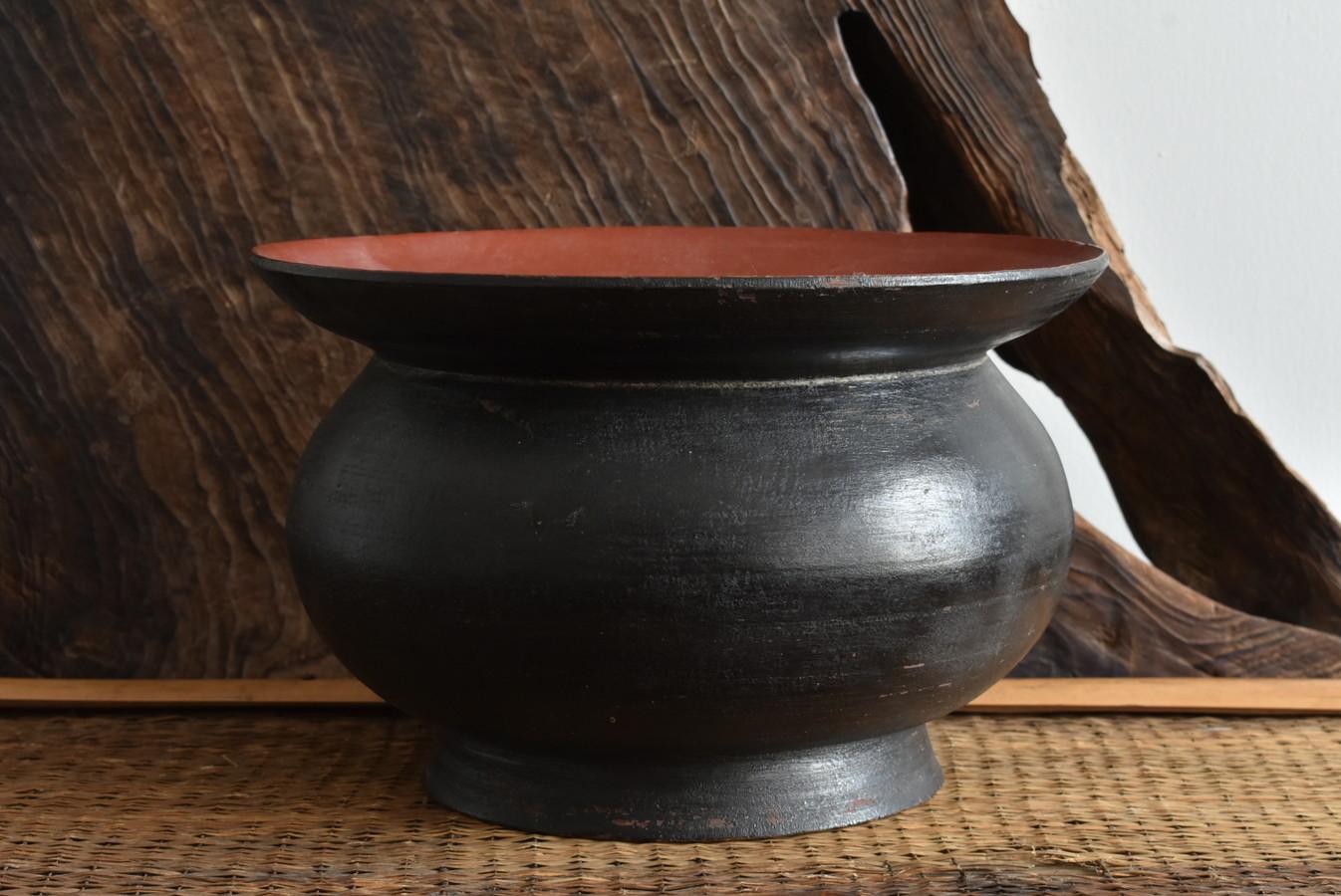 Edo Black and Red Lacquered Japanese Antique Wooden Bowl / 1800s / Mingei