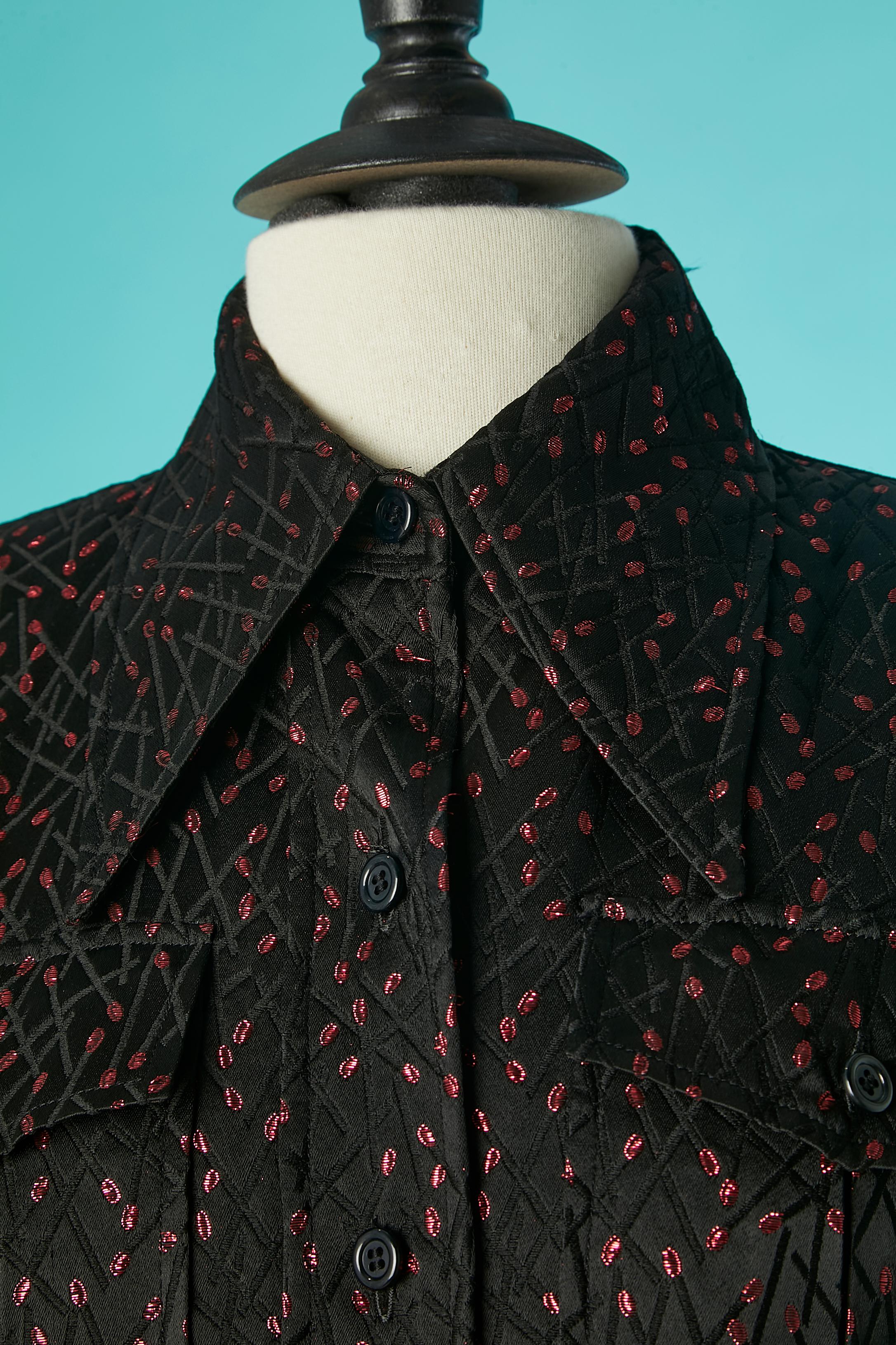 Black and red lurex jacquard shirt. Acetate or rayon lining. Shoulder pad. 2 belt-loop on the middle back ( no belt) 
Split in the middle back = 30 cm
size 38 (Fr) M 