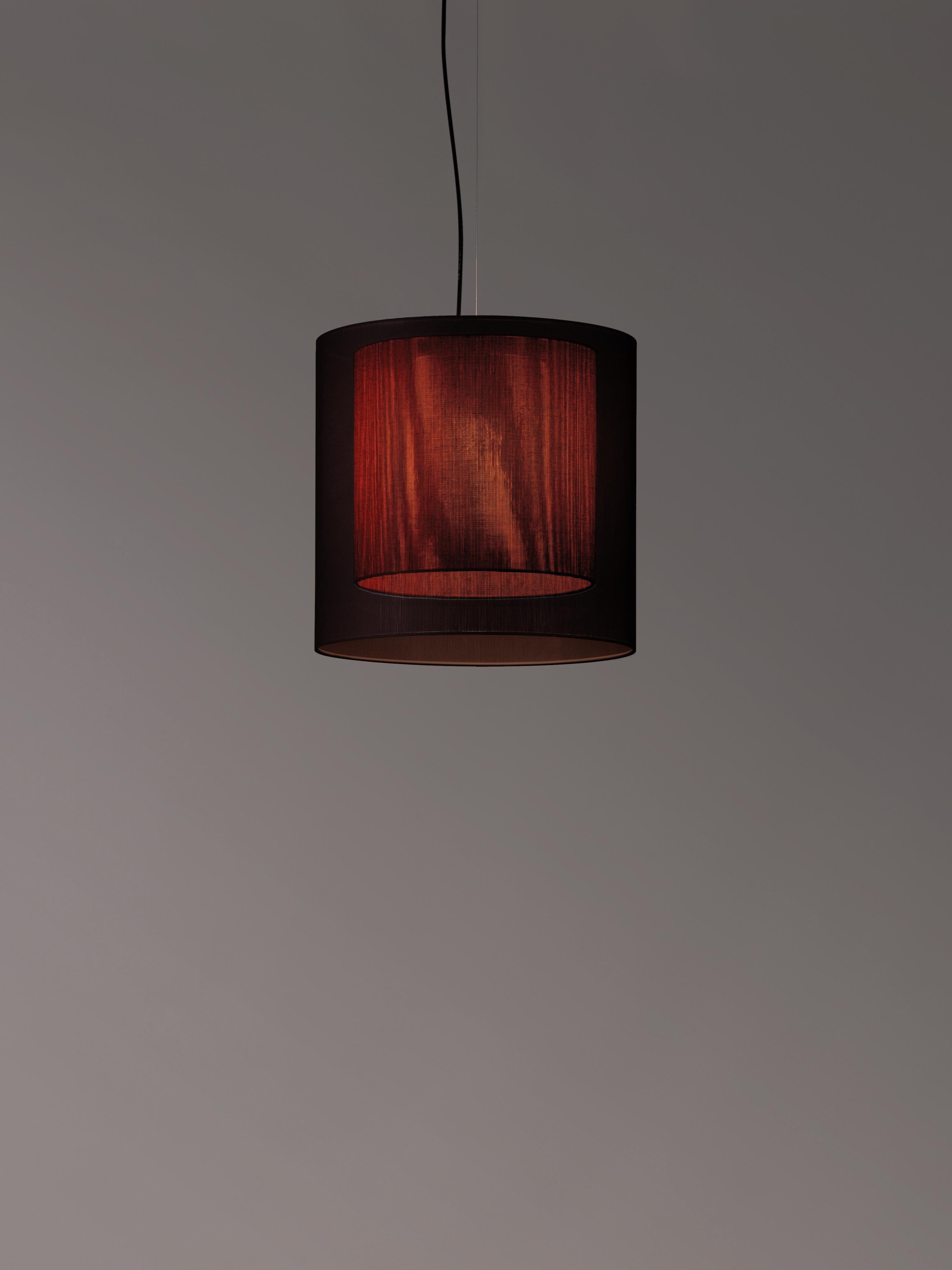 Black and red moaré ms pendant lamp by Antoni Arola
Dimensions: D 46 x H 45 cm
Materials: Metal, polyester.
Available in other colors and sizes.

Moaré’s multiple combinations of formats and colours make it highly versatile. The series takes