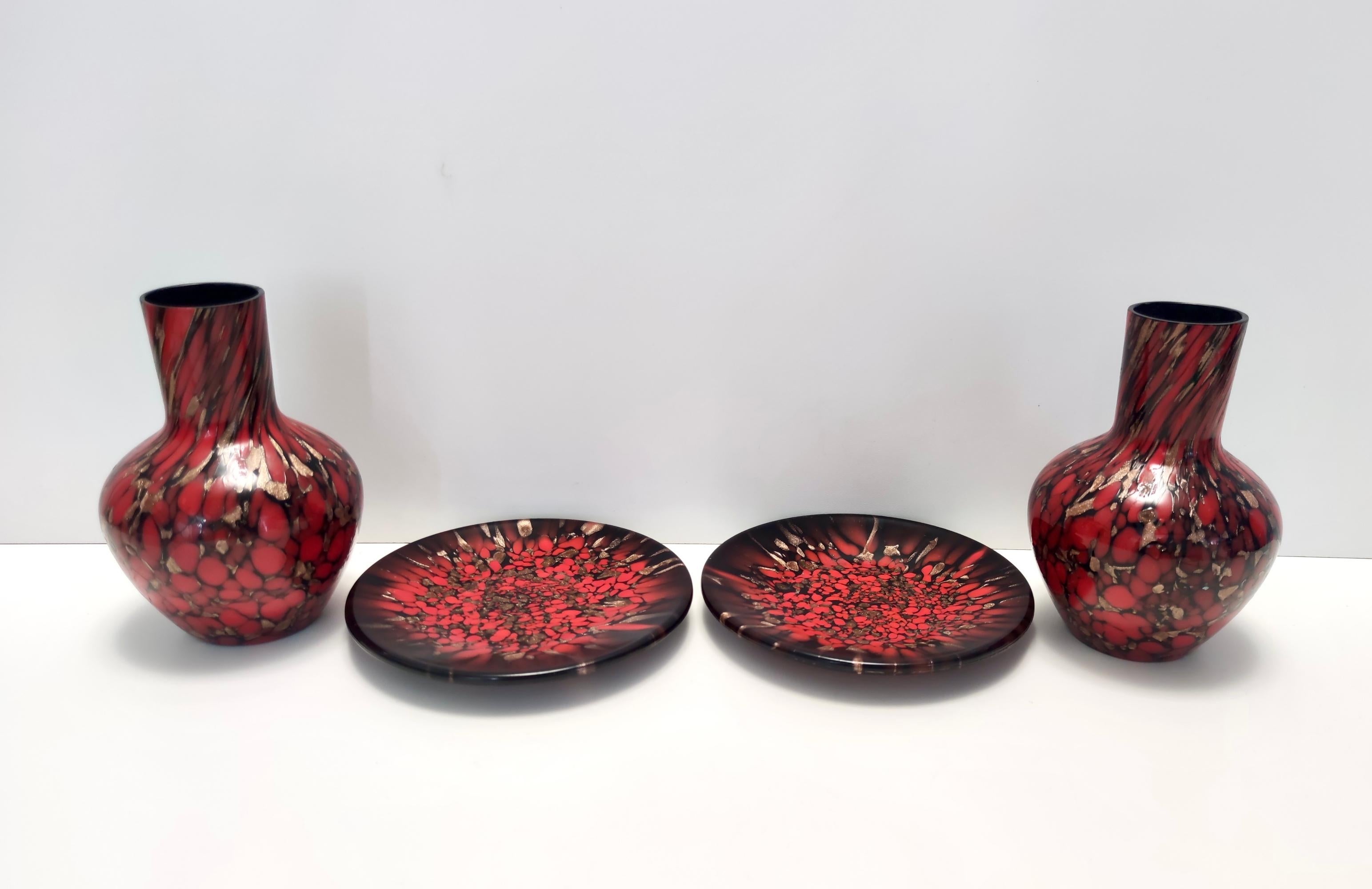 italien Vases en verre de Murano noir et rouge de Vincenzo Nason avec verre en aventurine de bronze en vente