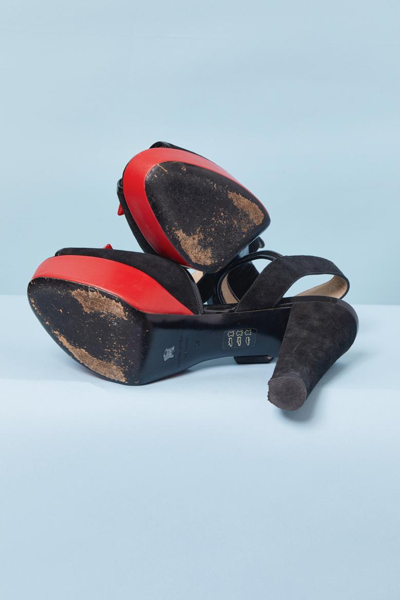 Sandalias plateadas negras y rojas con labios rojos SONIA RYKIEL en venta 1