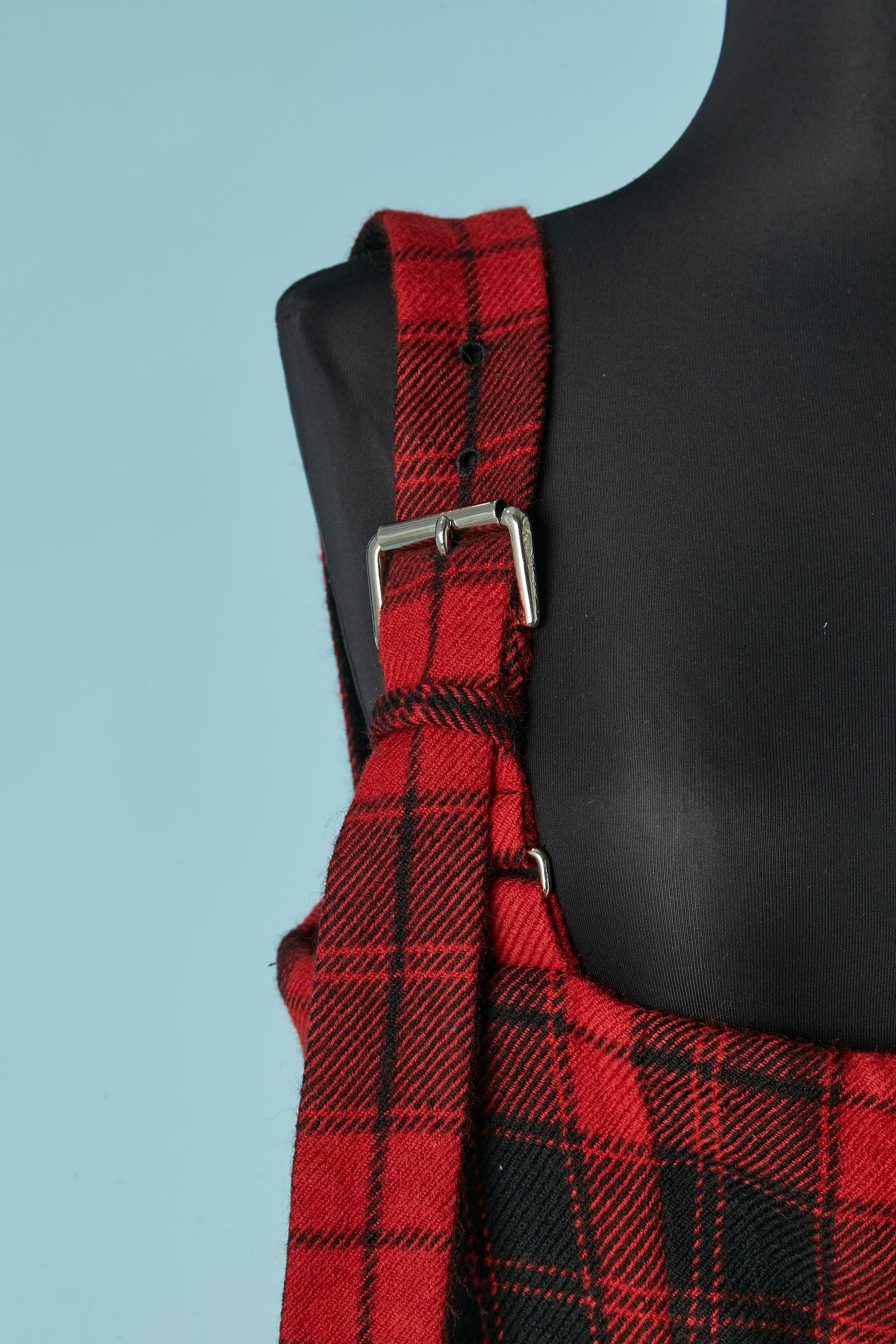 Schottenkaro-Latzhose aus schwarzer und roter Wolle YOHJI YAMAMOTO (Schwarz) im Angebot