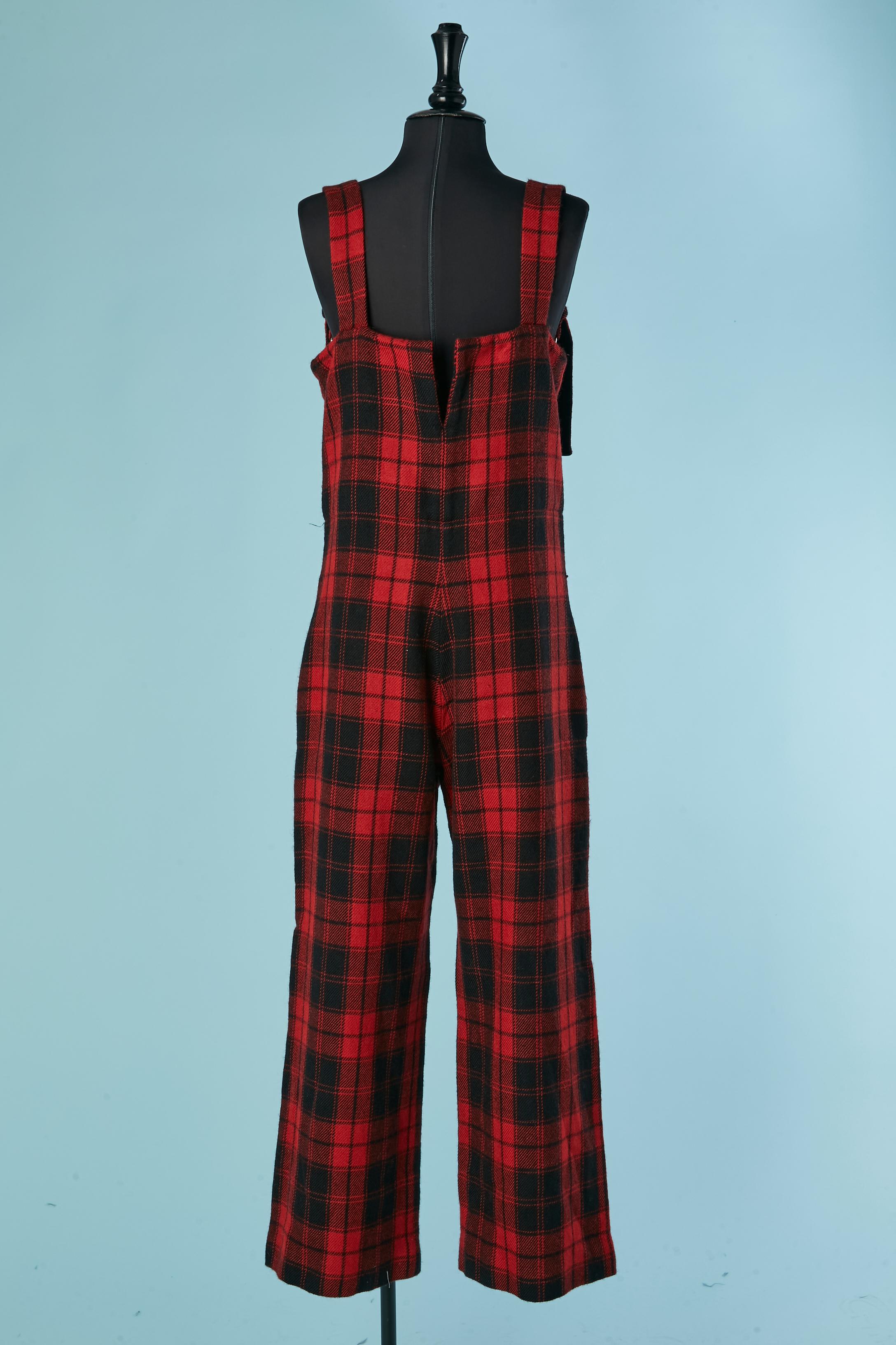 Schottenkaro-Latzhose aus schwarzer und roter Wolle YOHJI YAMAMOTO für Damen oder Herren im Angebot