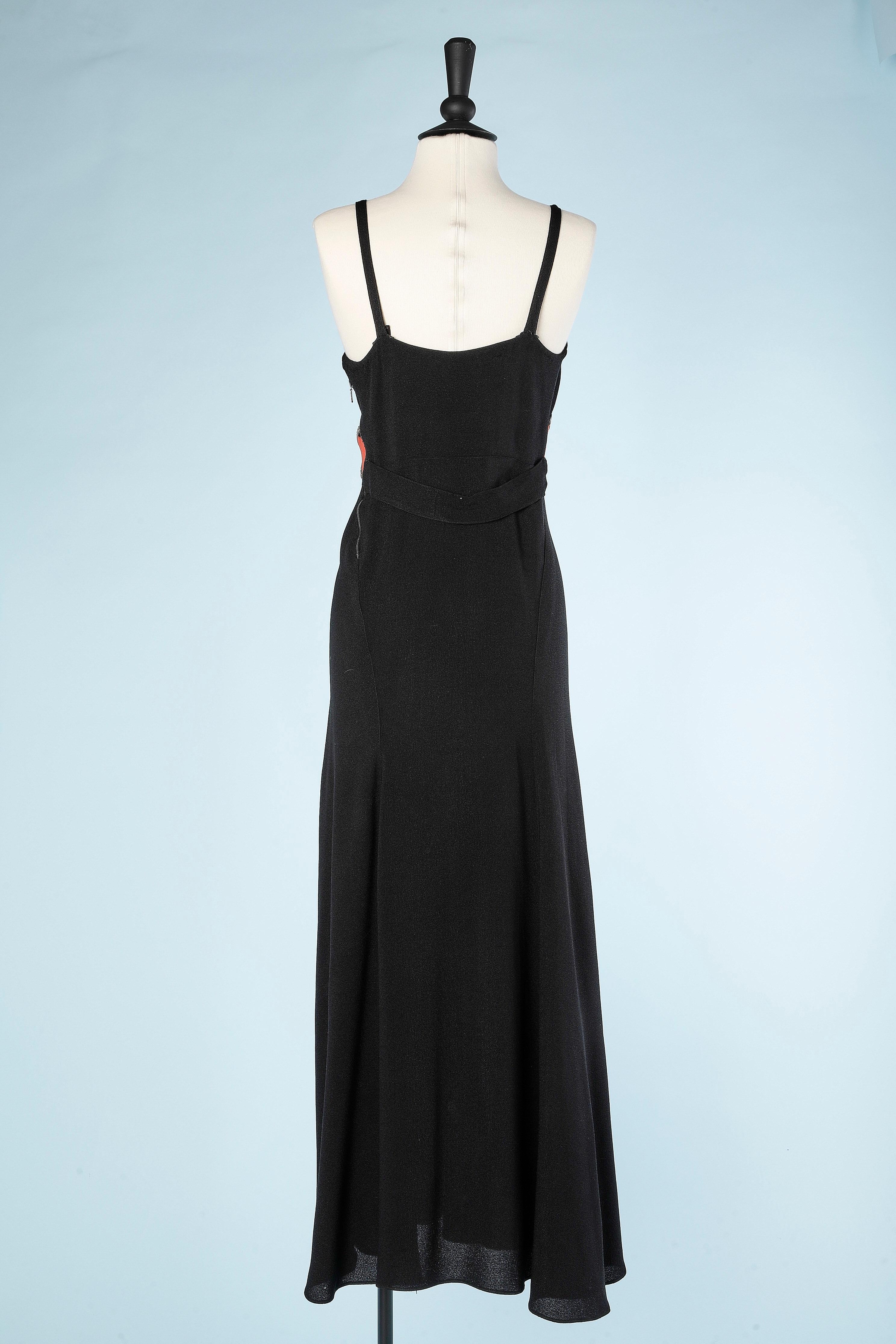 Robe de cocktail en crêpe noir et safran avec fil d'argent brodé, circa 1930 Pour femmes en vente