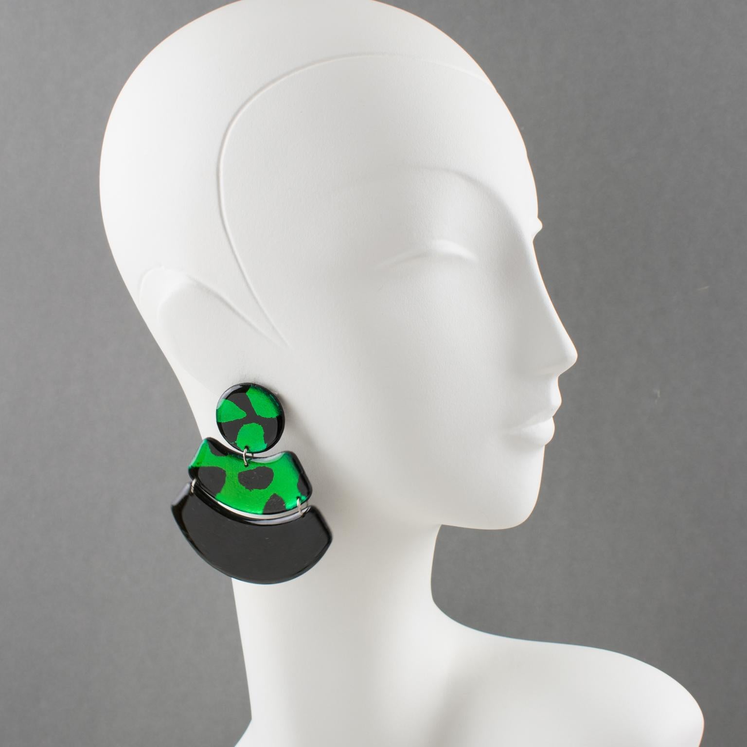 Orecchini a clip geometrici in acrilico nero e Shamrock in vendita 3