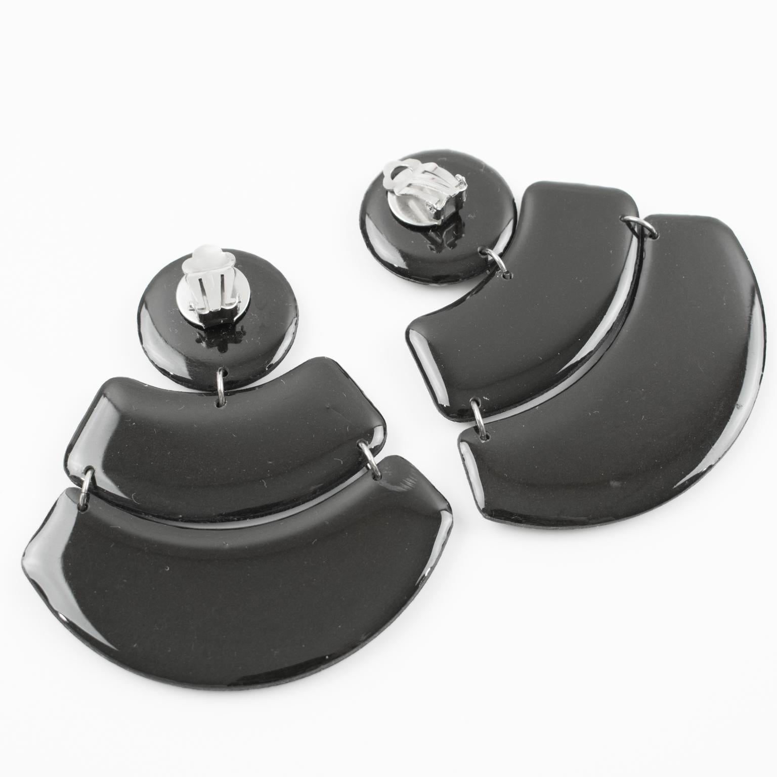 Black and Shamrock Acrylic Massive Dangle Earrings In Excellent Condition For Sale In Atlanta, GA