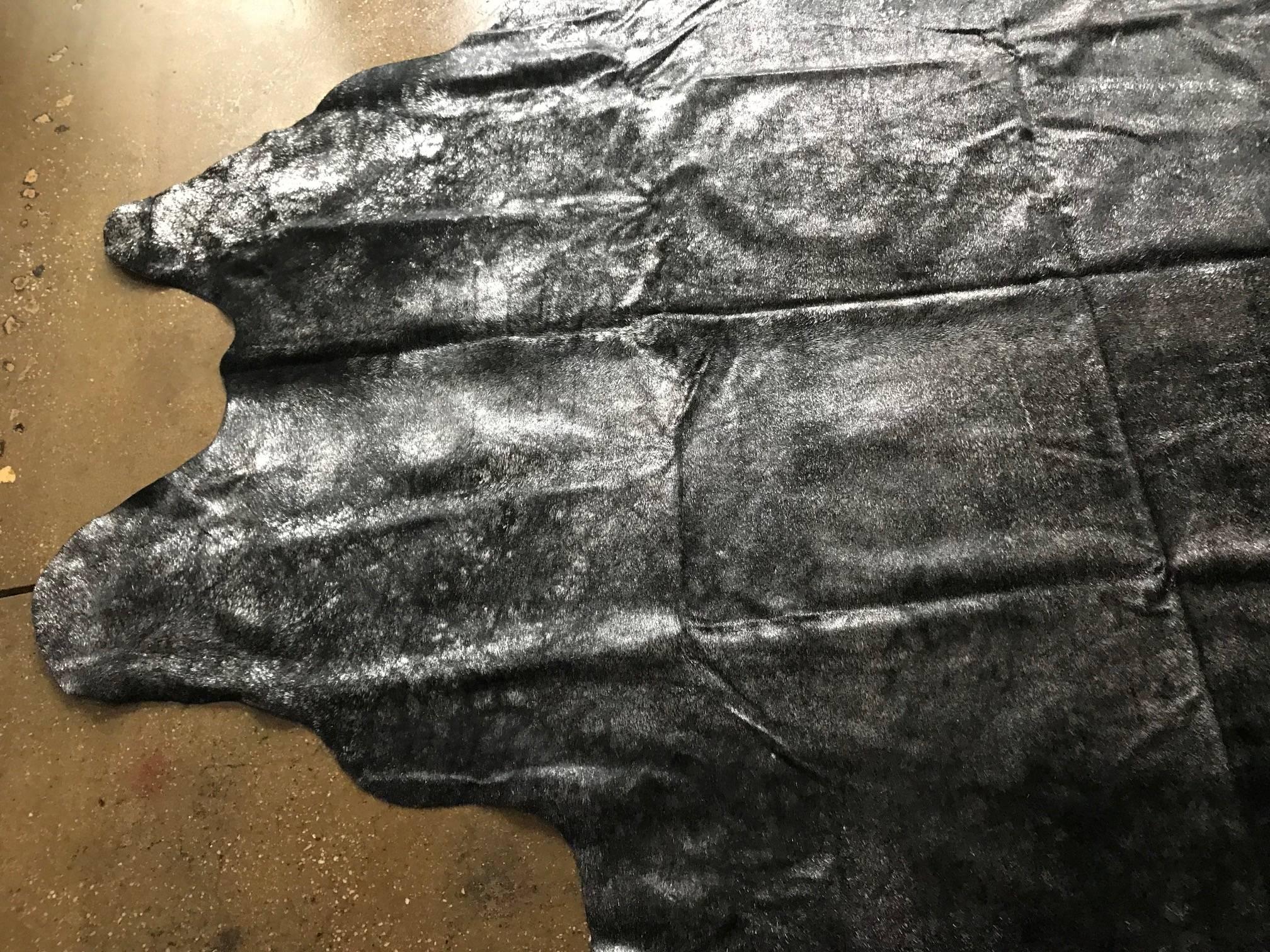 Black And Silver Cowhide Rug In New Condition For Sale In New York, NY