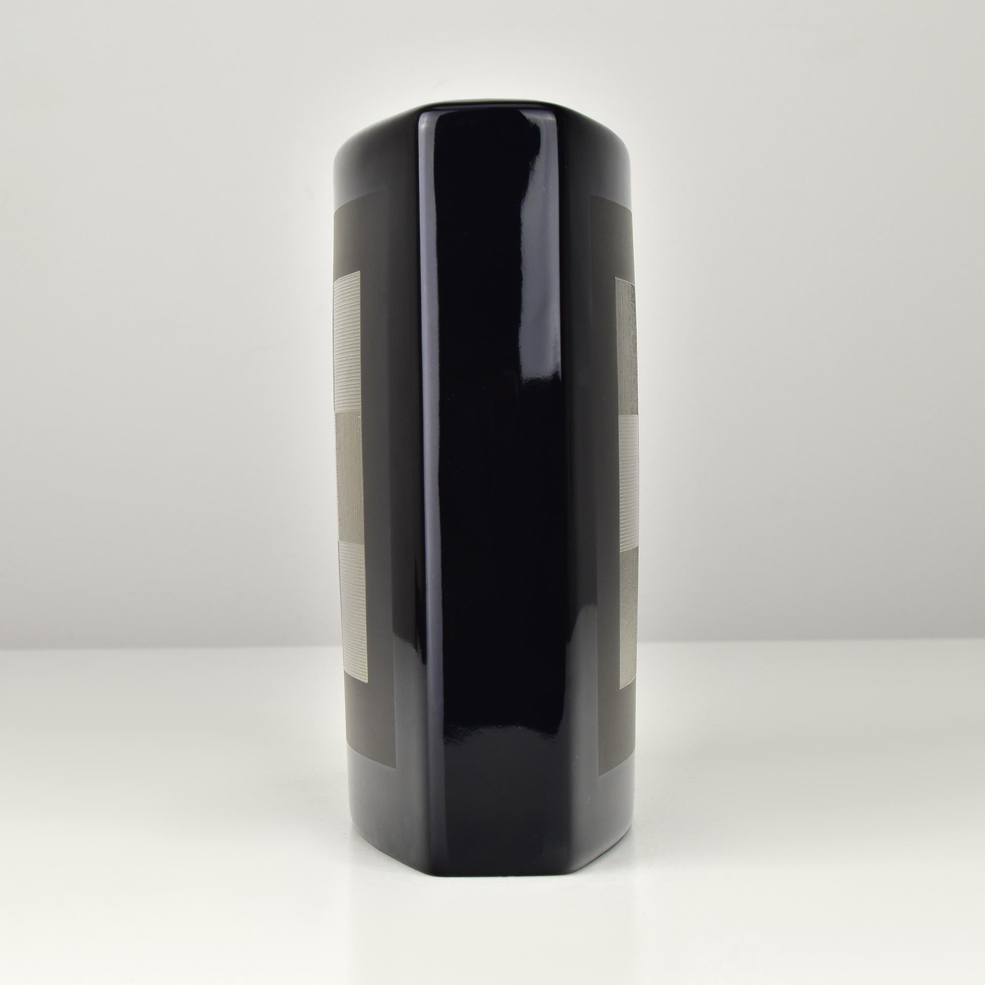 Tedesco Vaso in porcellana nero e argento di H. Dressler per Rosenthal, Germania in vendita