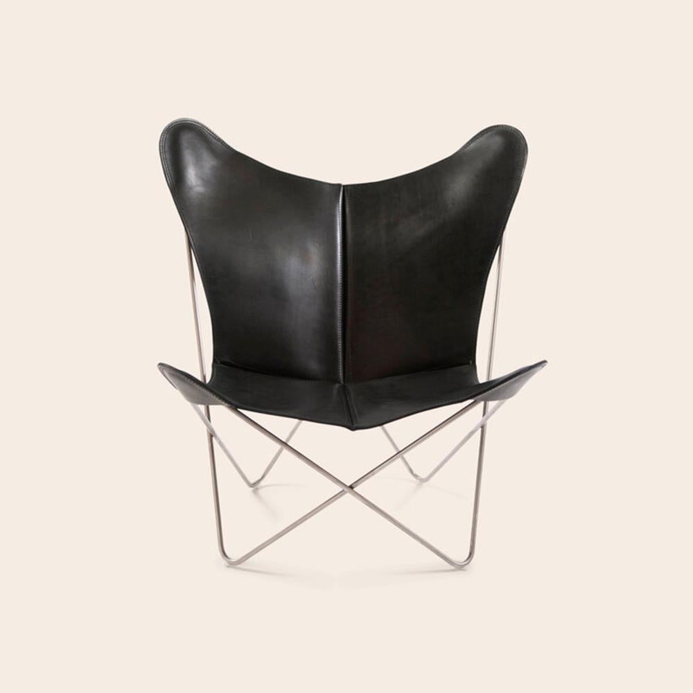 Black and steel trifolium chair by OxDenmarq
Dimensions: D 69 x W 78 x H 86 cm
Materials: Leather, Textile, Stainless Steel
Also available: Different leather colors and other frame color available.

OX DENMARQ is a Danish design brand aspiring