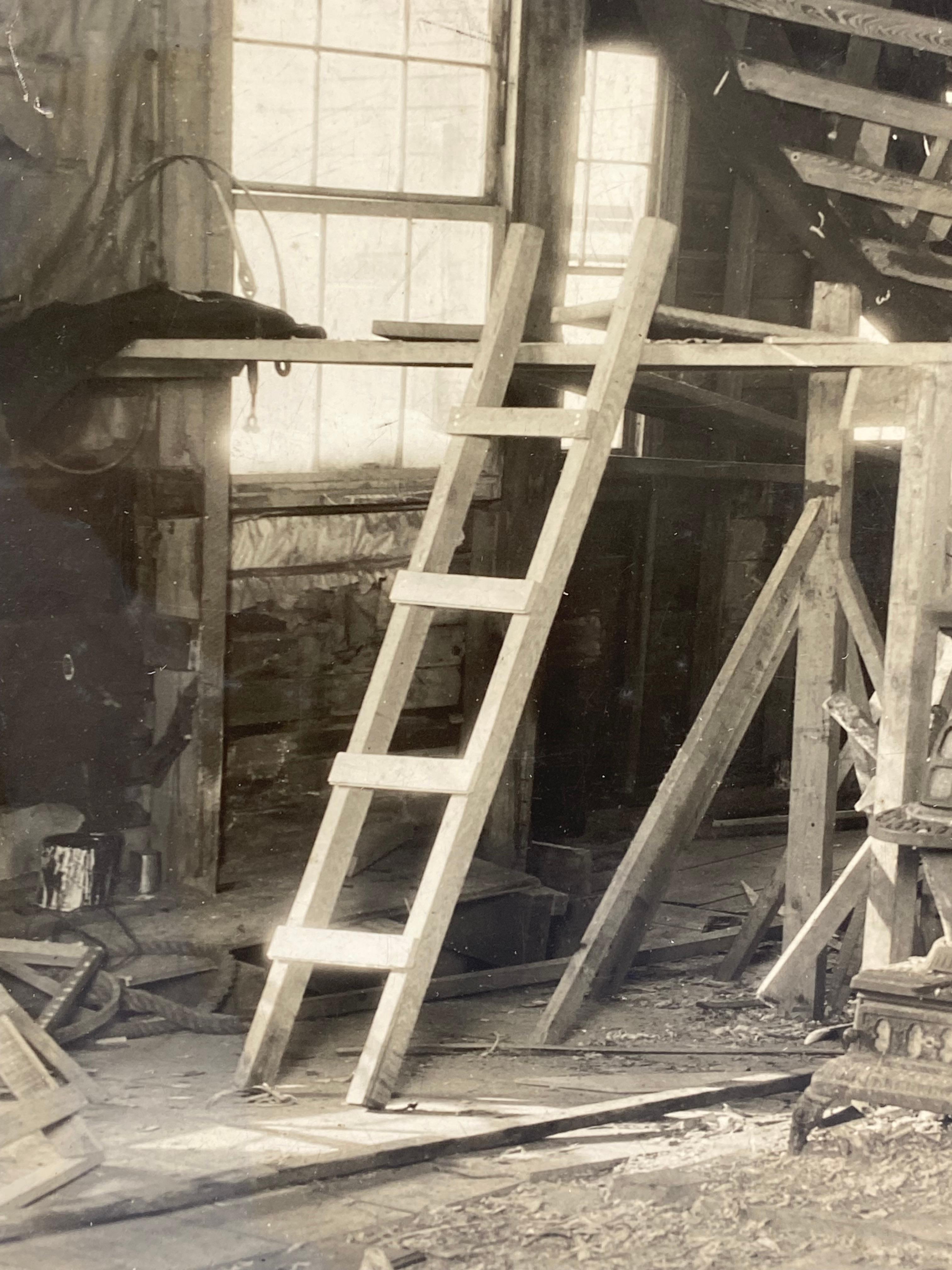 Foto en blanco y negro de los años 20 de un taller de construcción de barcos de Nueva York en venta 1