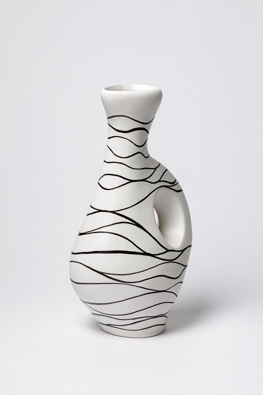 Jarra de cerámica de diseño del siglo XX en blanco y negro estilo de Georges Jouve 1950 Moderno de mediados de siglo en venta