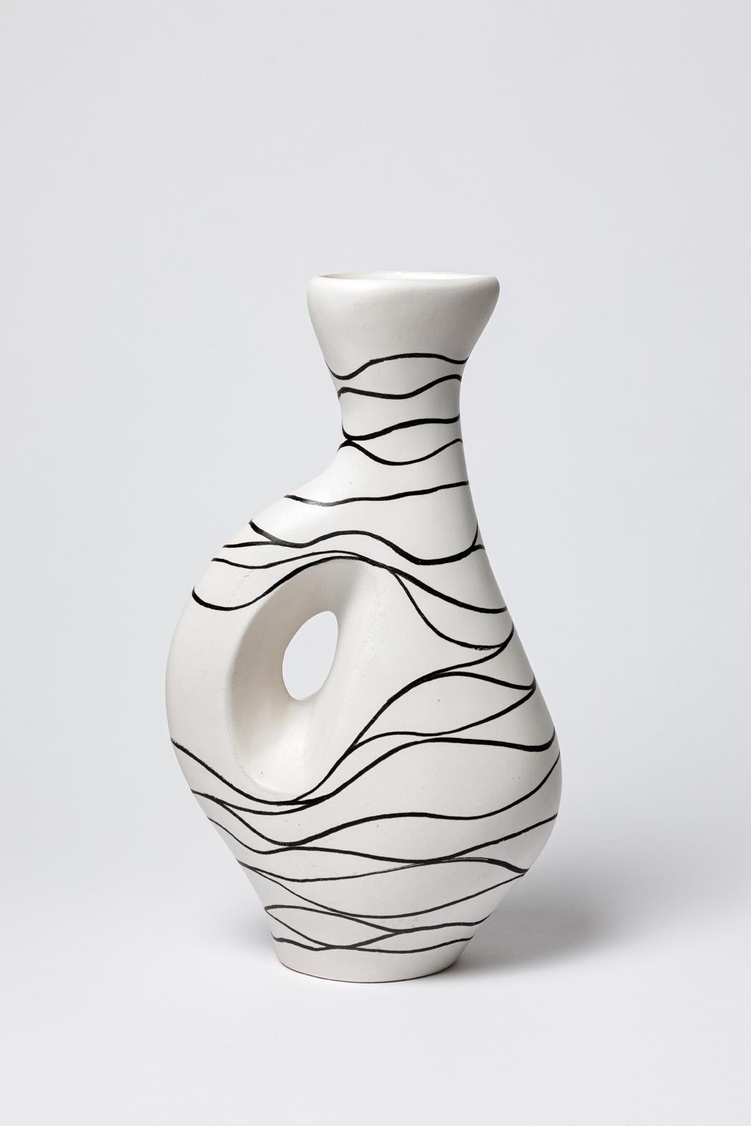 Jarra de cerámica de diseño del siglo XX en blanco y negro estilo de Georges Jouve 1950 en Excelente estado para la venta en Neuilly-en- sancerre, FR