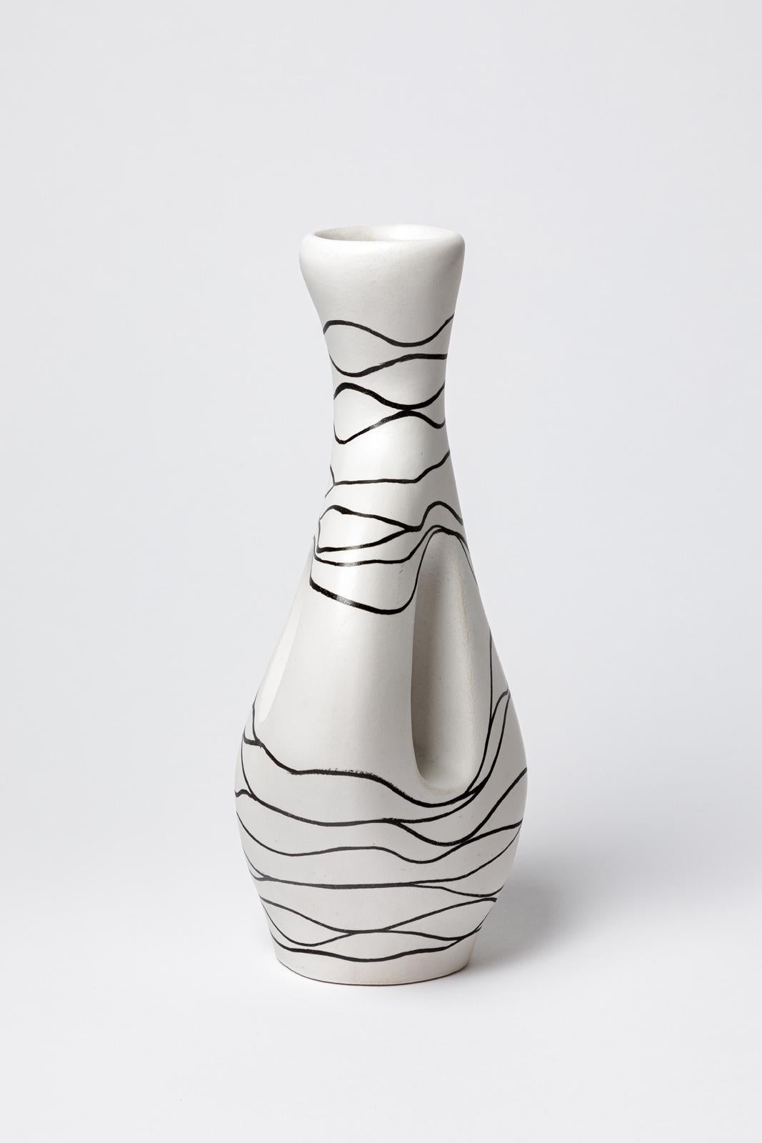 Jarra de cerámica de diseño del siglo XX en blanco y negro estilo de Georges Jouve 1950 Cerámico en venta