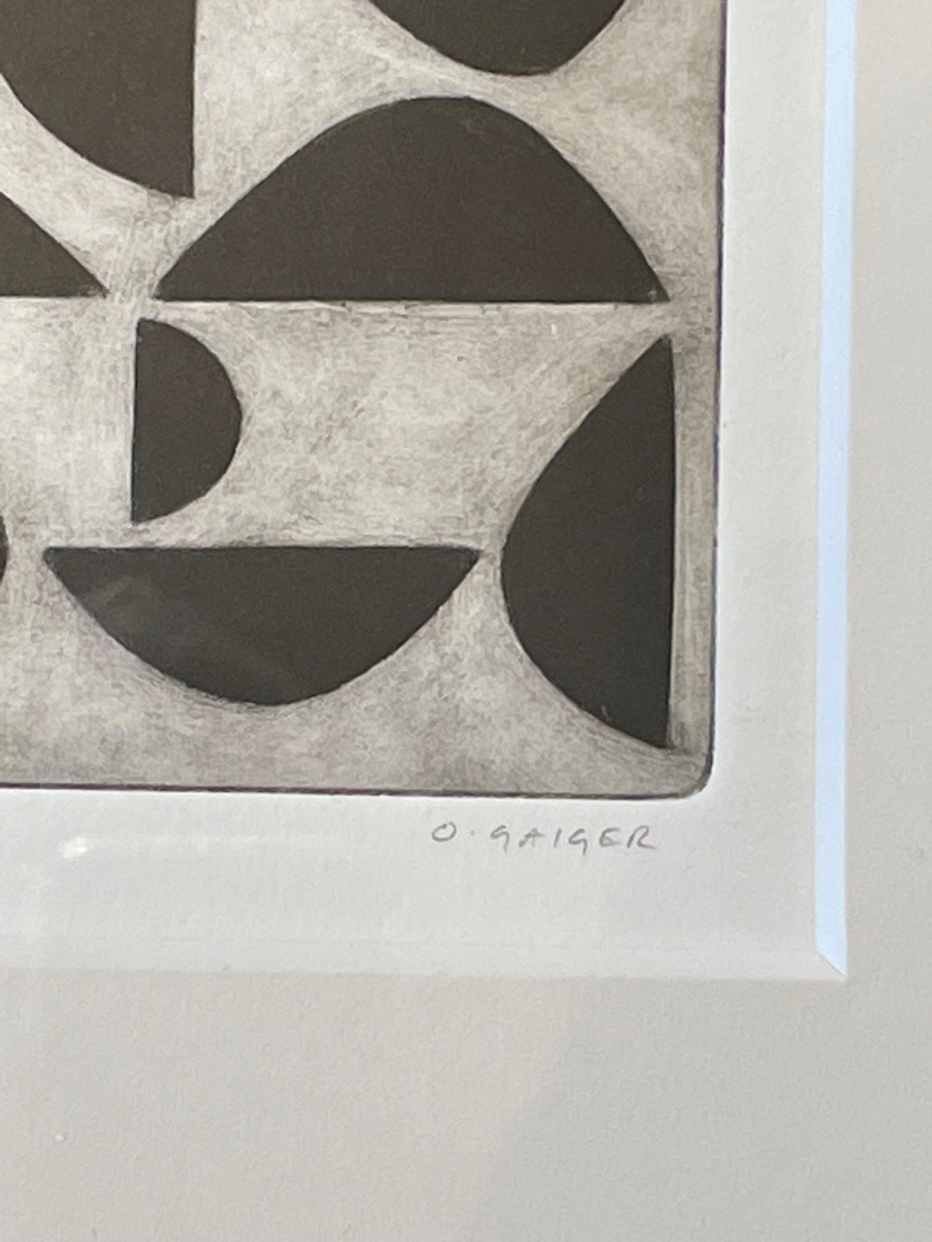 Gravure abstraite contemporaine en noir et blanc de l'artiste anglais Oliver Gaiger.
Maté et encadré dans un cadre en bois gris anthracite.
Fait partie d'une grande collection de gravures en noir et blanc de l'artiste.
Oliver Gaiger est né en 1972