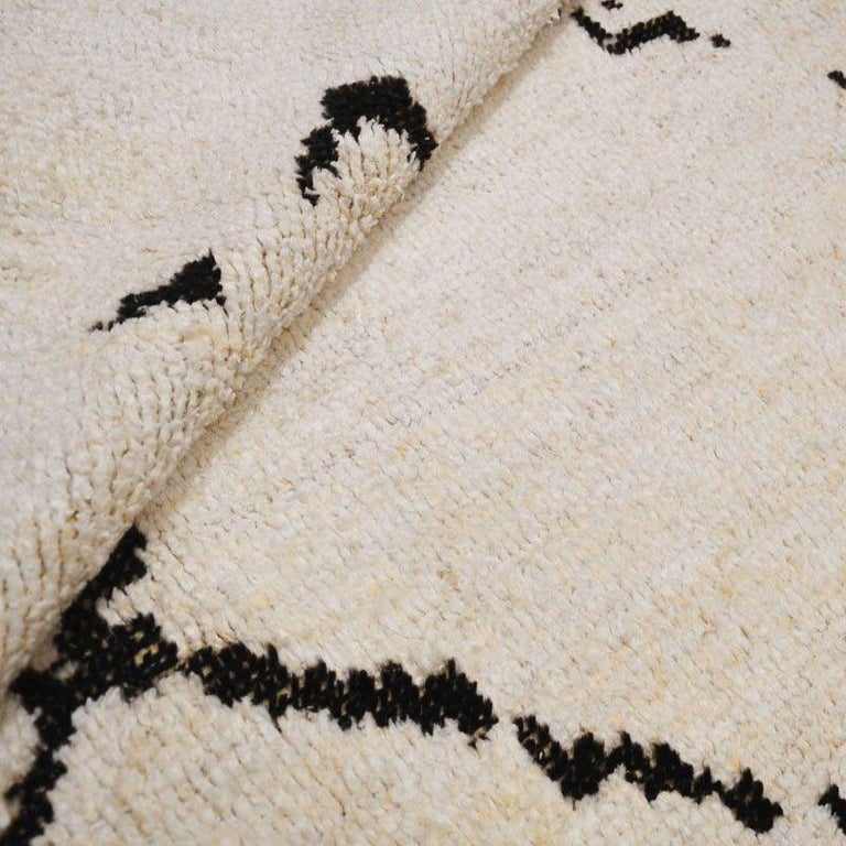 Black and White Abstract Rug Handmade in Hemp and Wool. 3,65 x 2,75 m