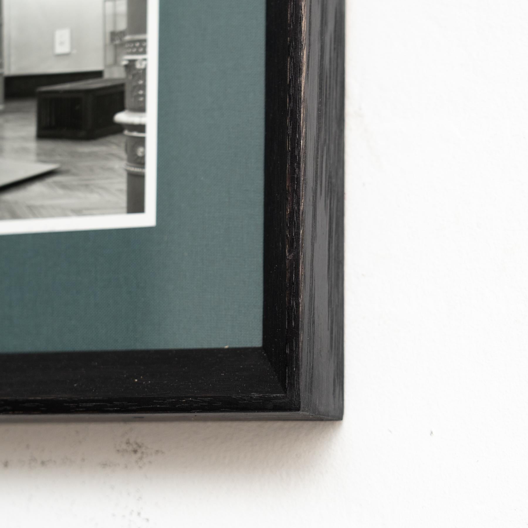Fotografía de archivo en blanco y negro enmarcada de la exposición Marcel Duchamp Papel en venta