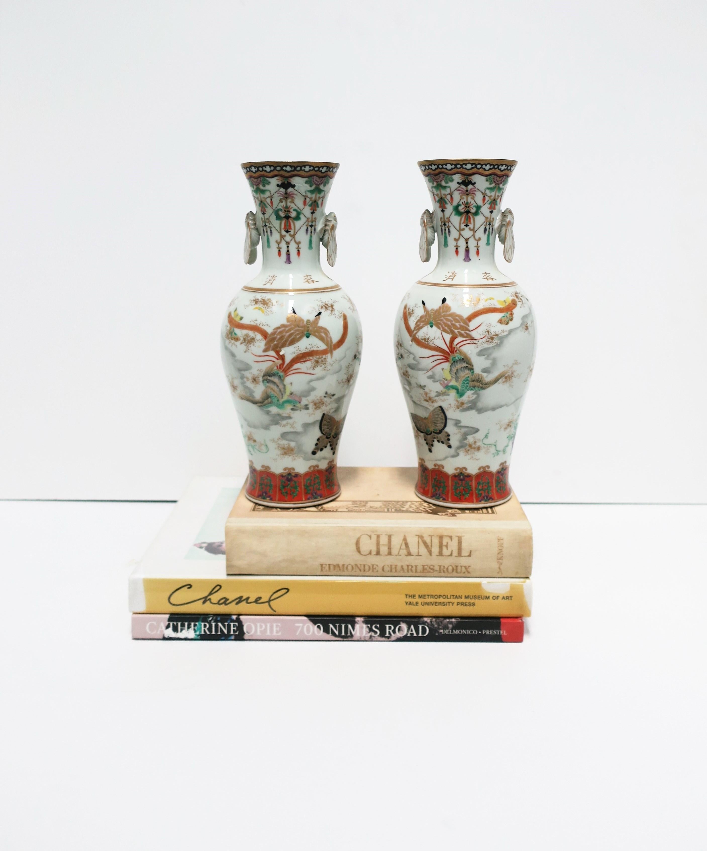Polychromed Art Deco Japanese Kutani Porcelain Vases Meiji Period, Pair For Sale