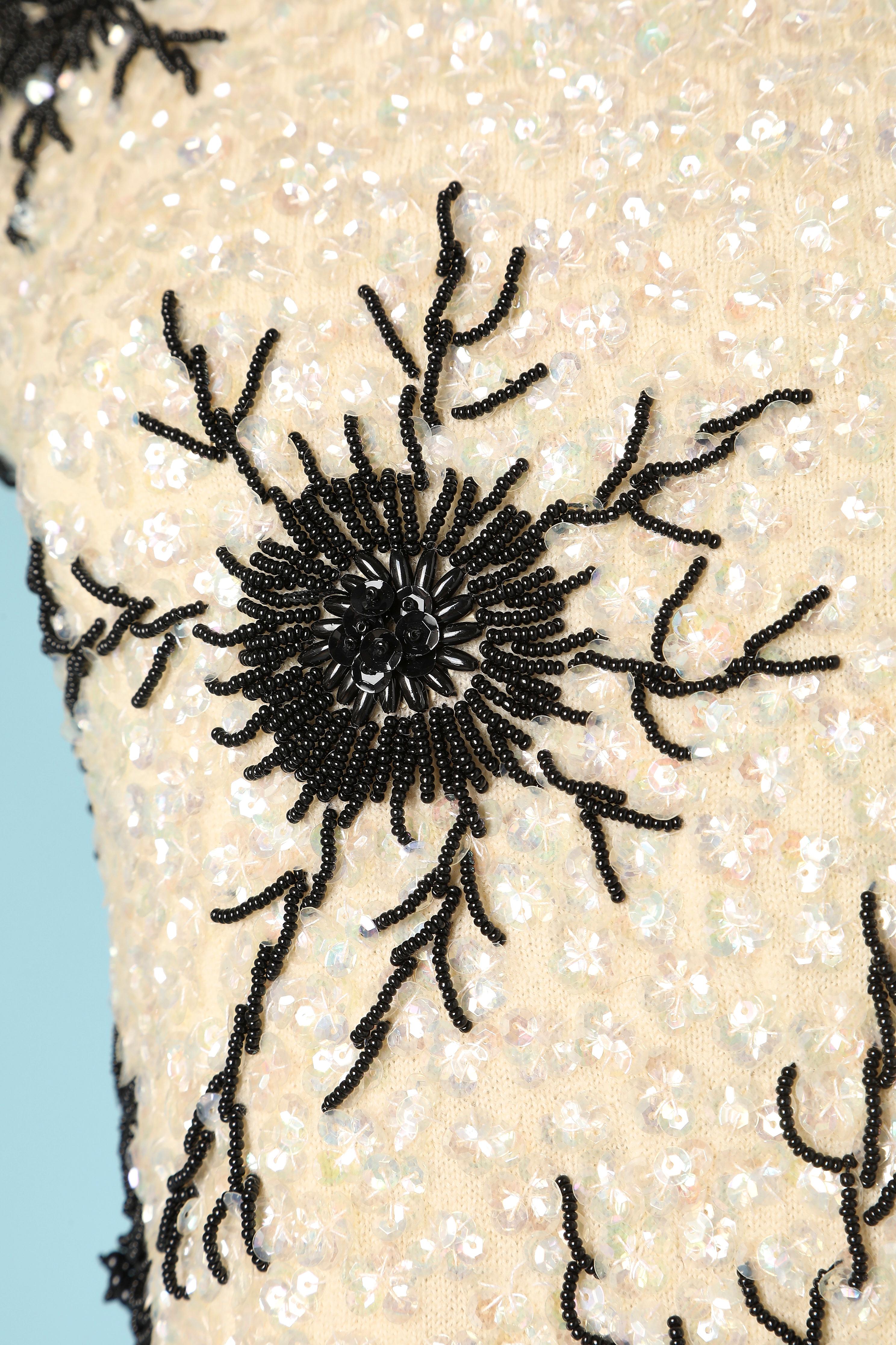 Beige Top senza maniche con perline e paillettes in bianco e nero su base in maglia di lana Circa anni '60 in vendita