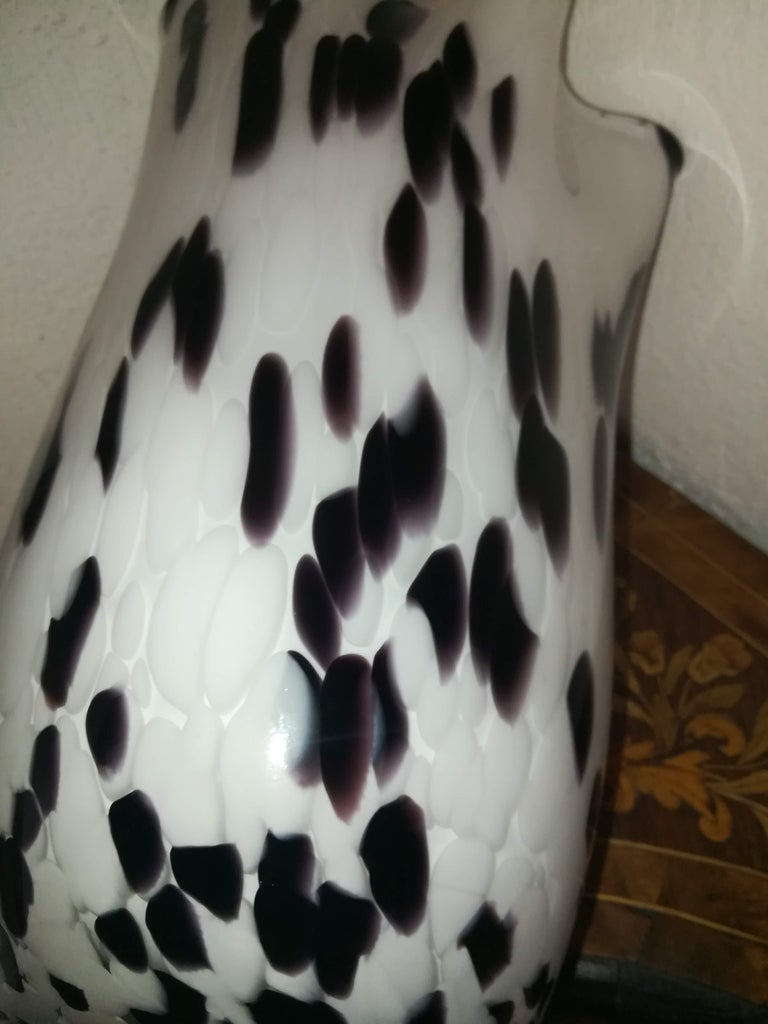 Black and White Blown Glass Vase For Sale at 1stDibs