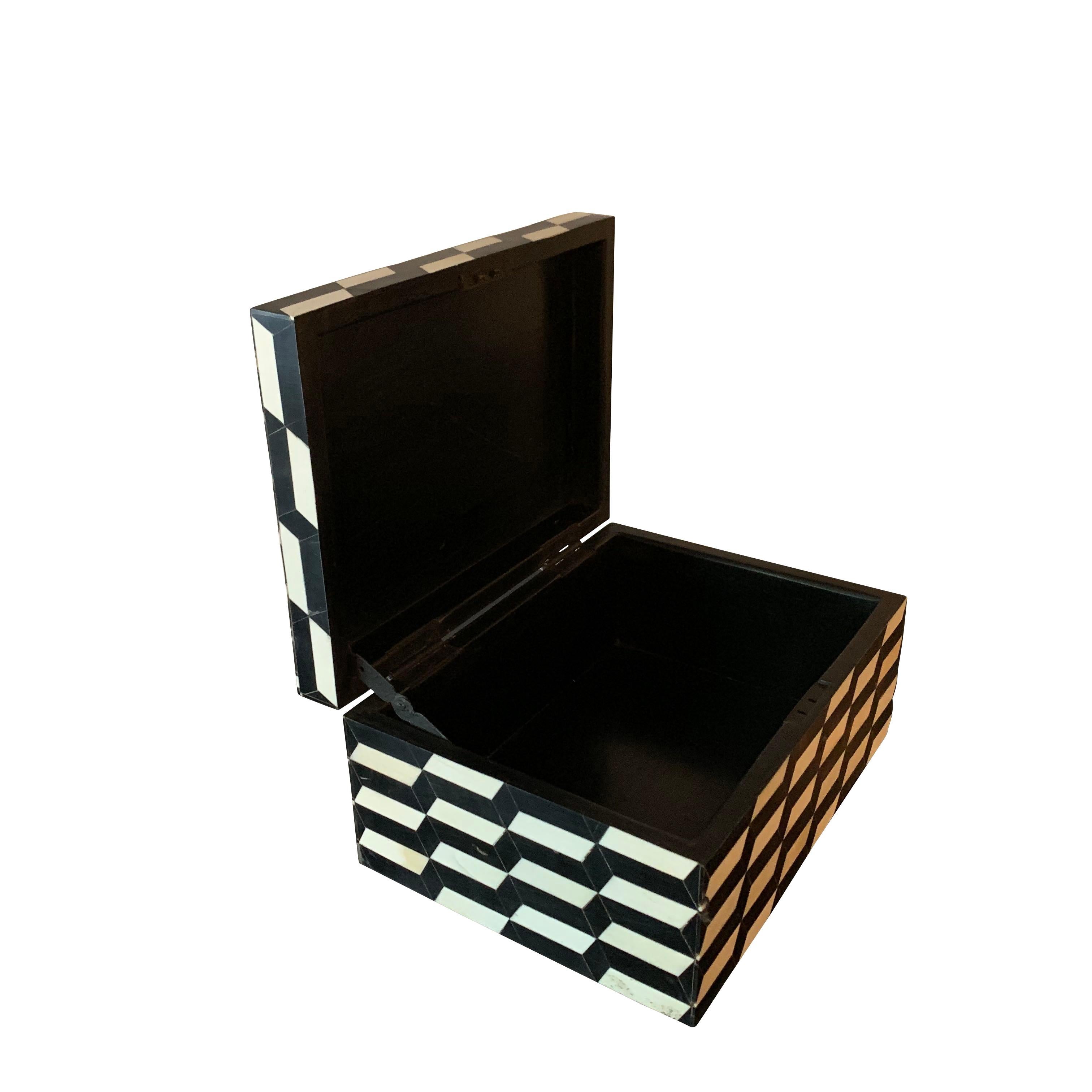 Indonesian black and white bone inlaid in a decorative three dimensional pattern
Flip top open.
  