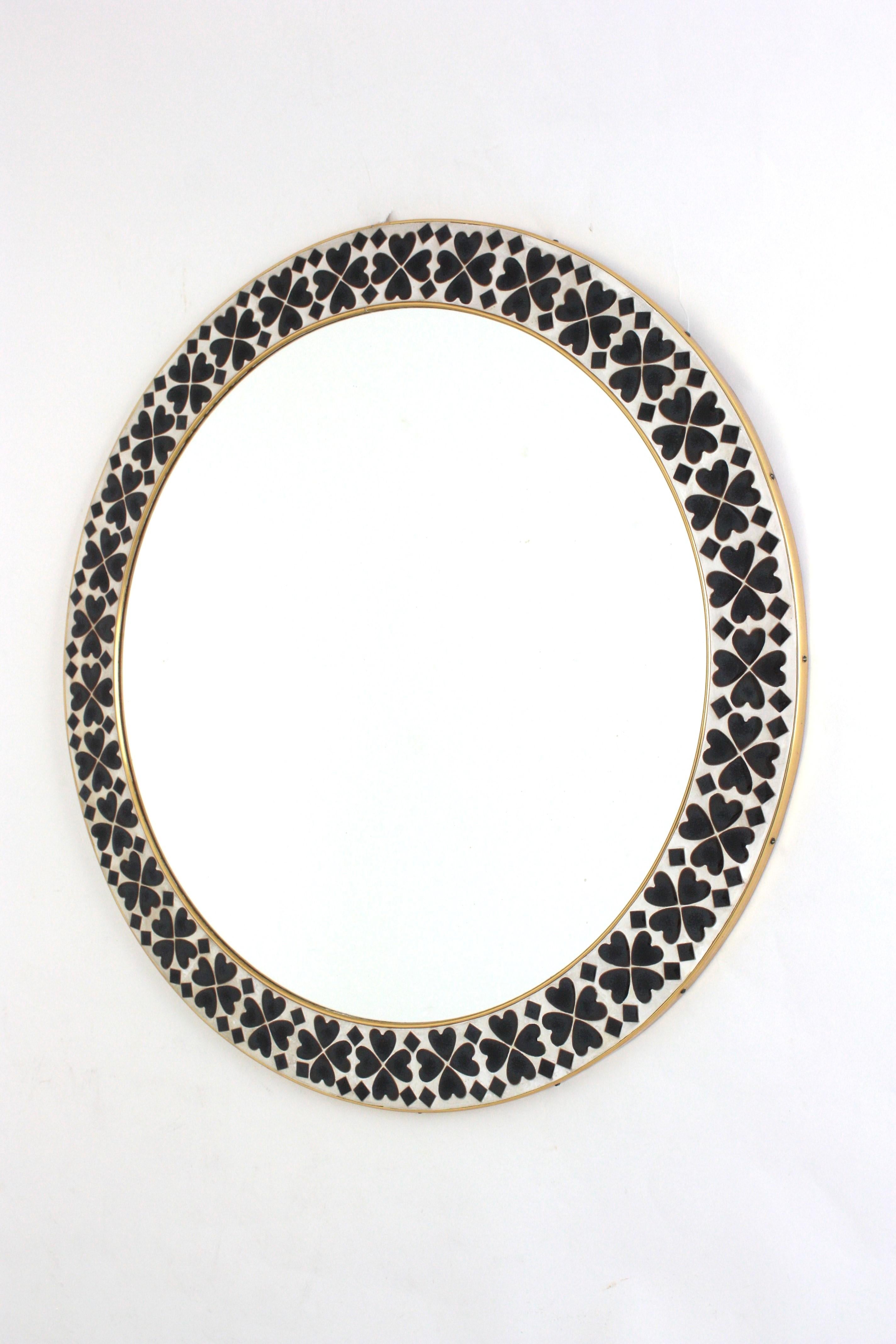 Espejo de mosaico cerámico blanco y negro con azulejos en forma de corazón en venta 4