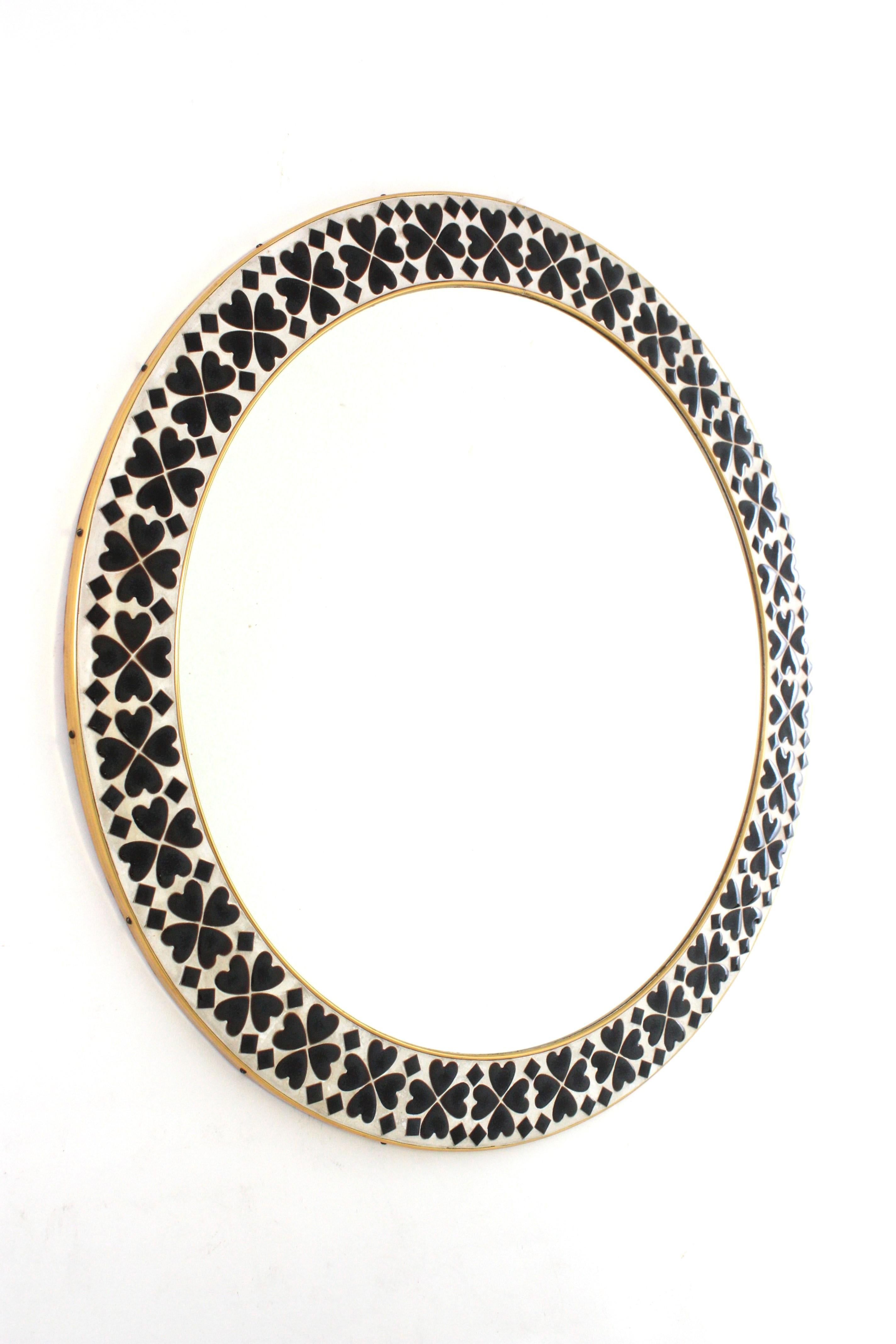 Espejo de mosaico cerámico blanco y negro con azulejos en forma de corazón Moderno de mediados de siglo en venta