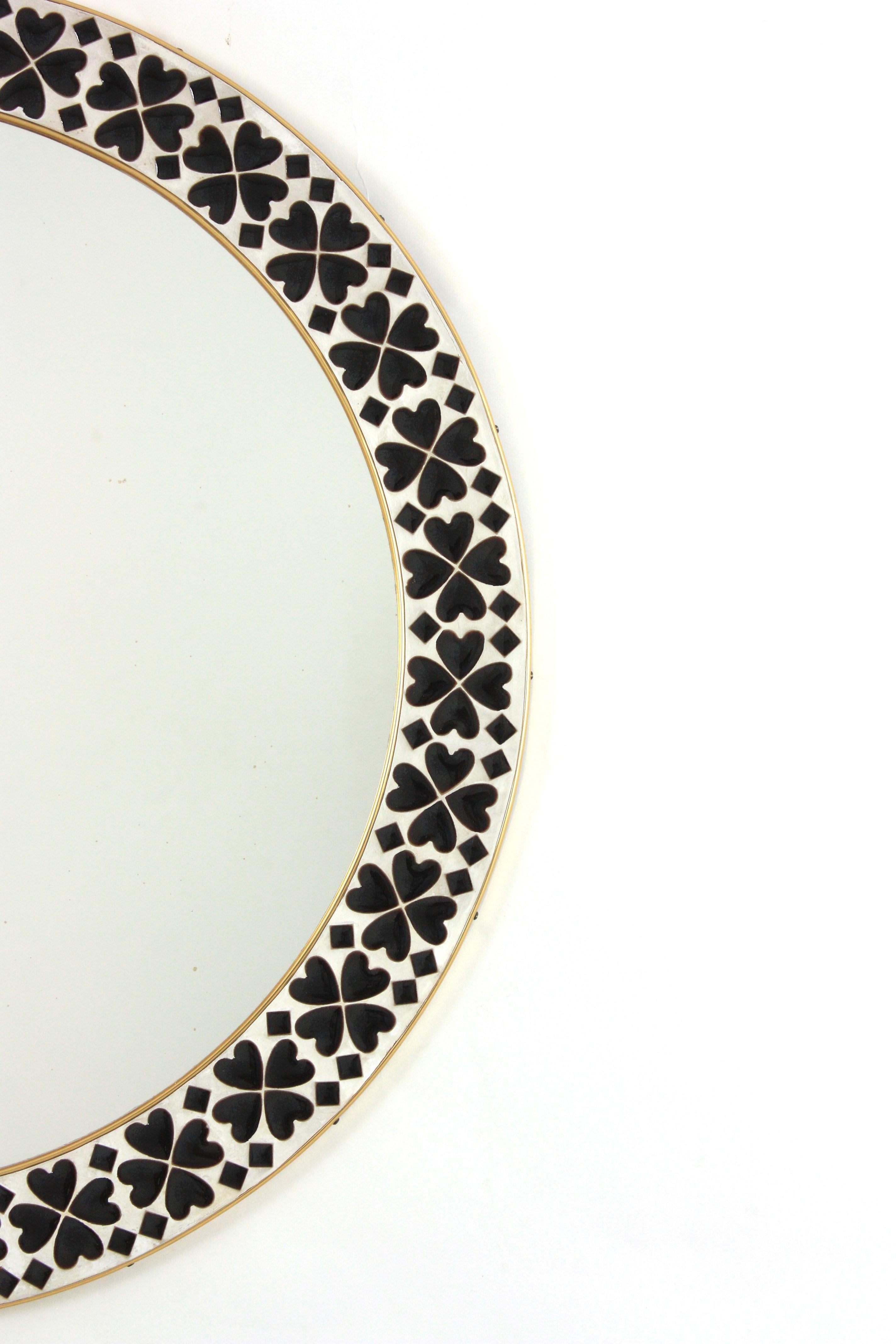 Espejo de mosaico cerámico blanco y negro con azulejos en forma de corazón en Excelente estado para la venta en Barcelona, ES