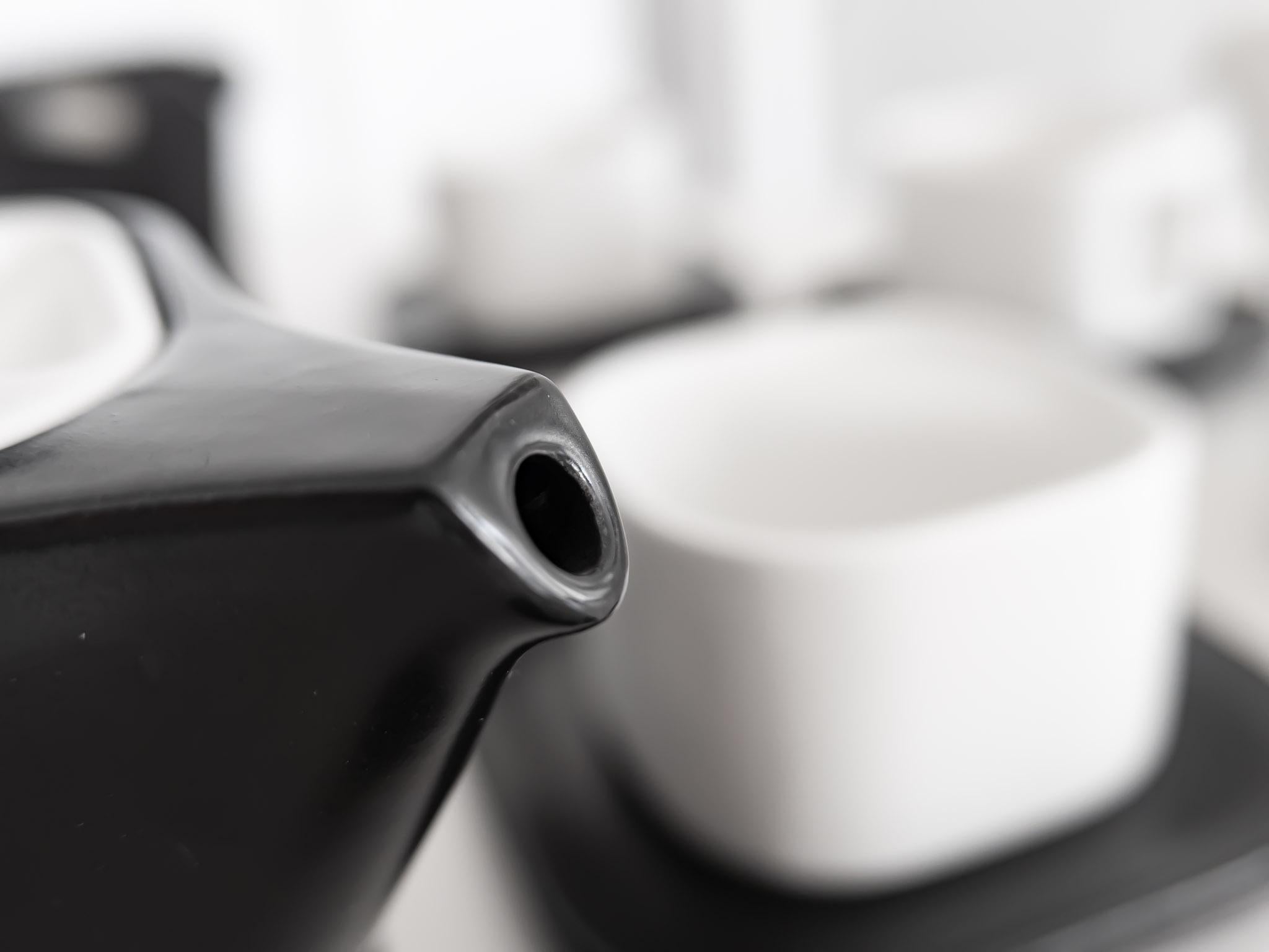 Black and White Ceramic Tea Set by Makio Hasuike for A. di Cambio, Italy  1970s For Sale at 1stDibs