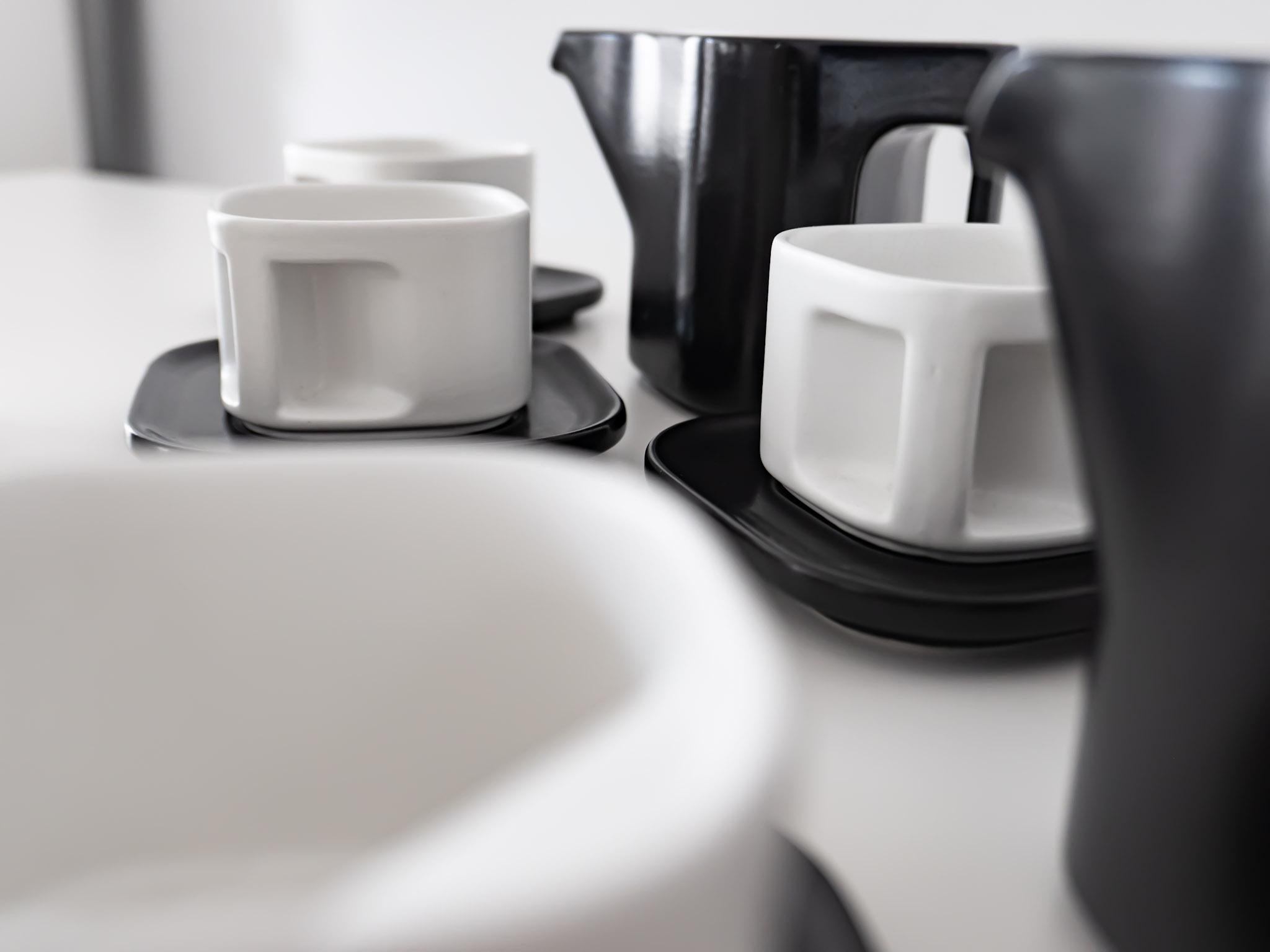 Black and White Ceramic Tea Set by Makio Hasuike for A. di Cambio, Italy 1970s In Good Condition In Vienna, AT