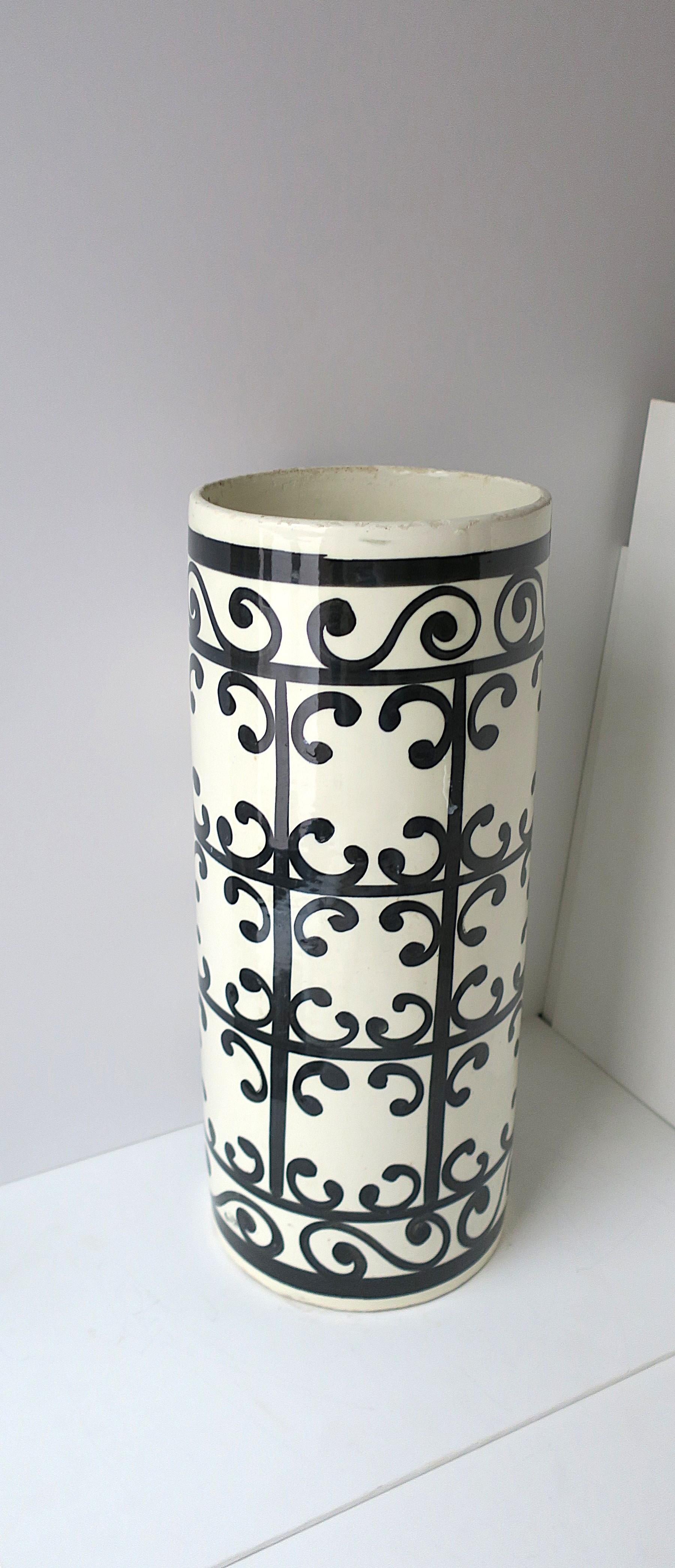 Black and White Ceramic Umbrella Stand For Sale 1