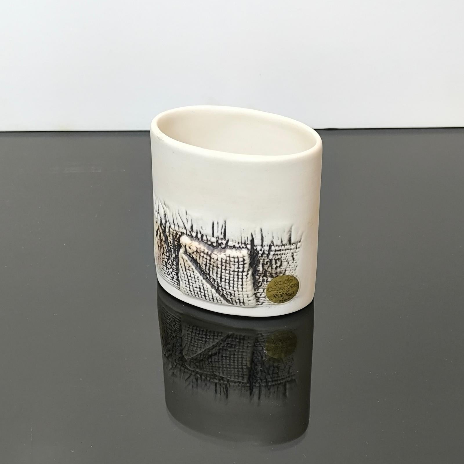 Scandinave moderne Black and White Ceramic Vase by Rorstrand, 1980s en vente