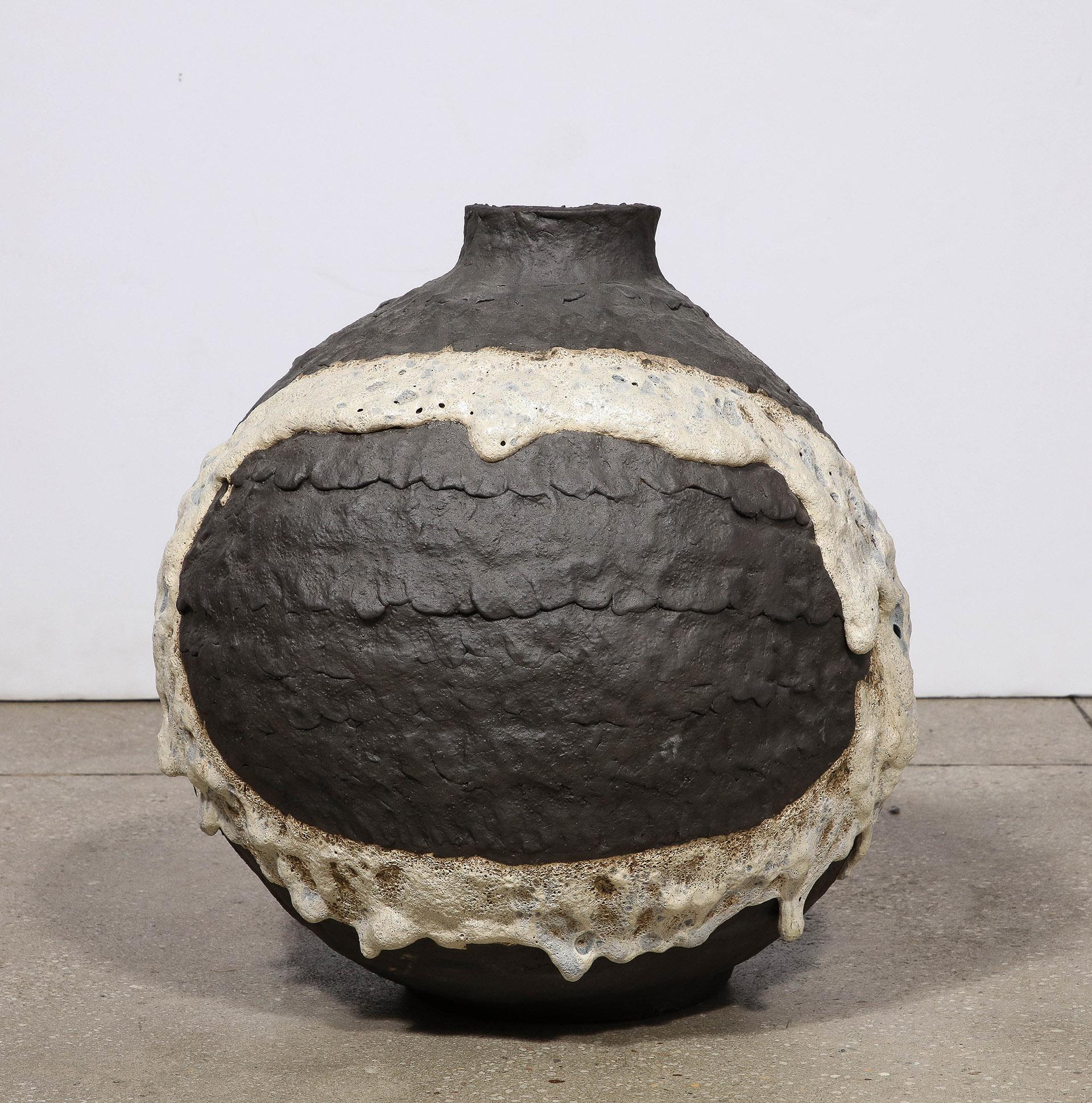 Black and White Ceramic Vase by Shizue Imai In New Condition For Sale In New York, NY