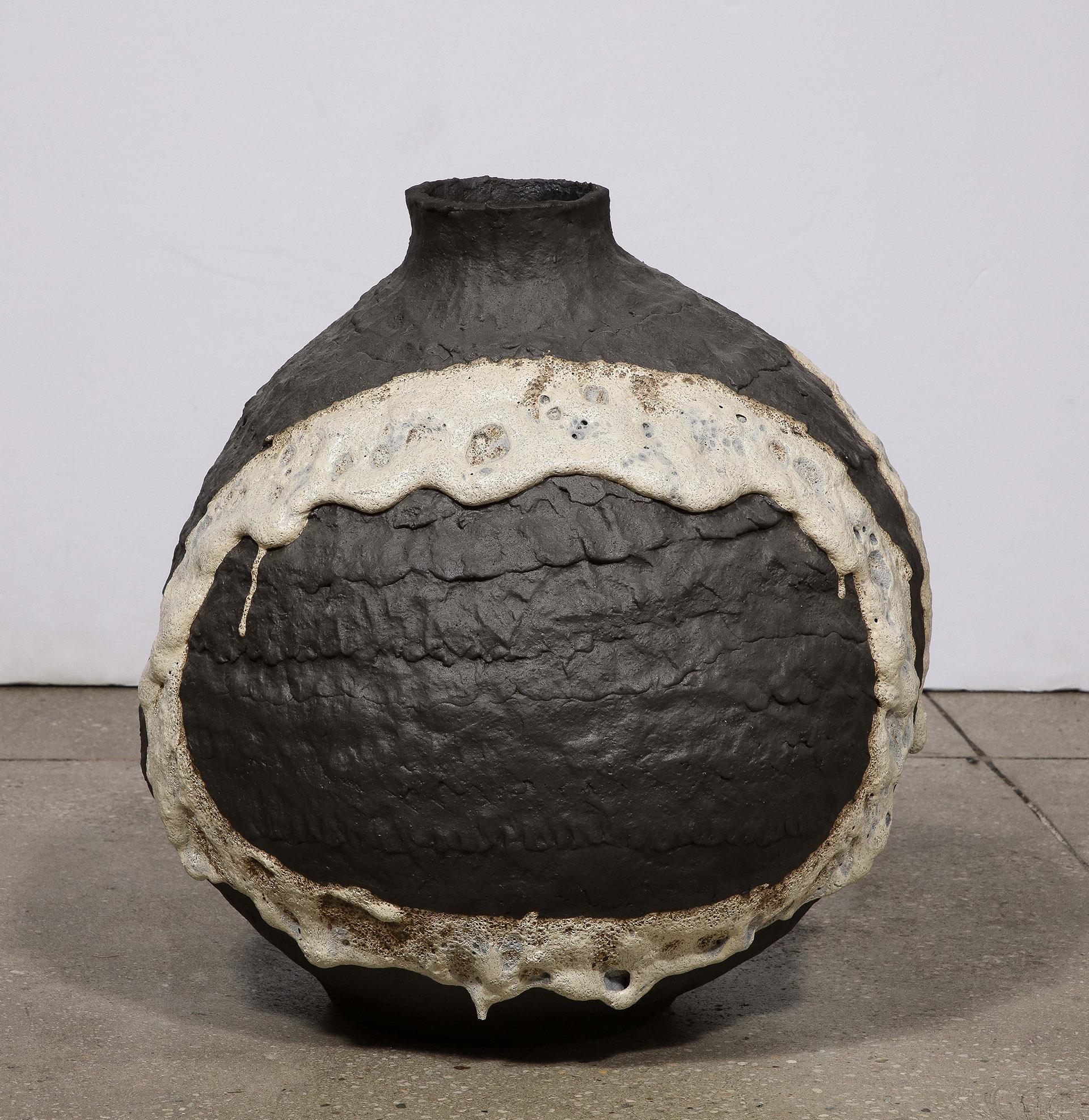 Black and White Ceramic Vase by Shizue Imai For Sale 1
