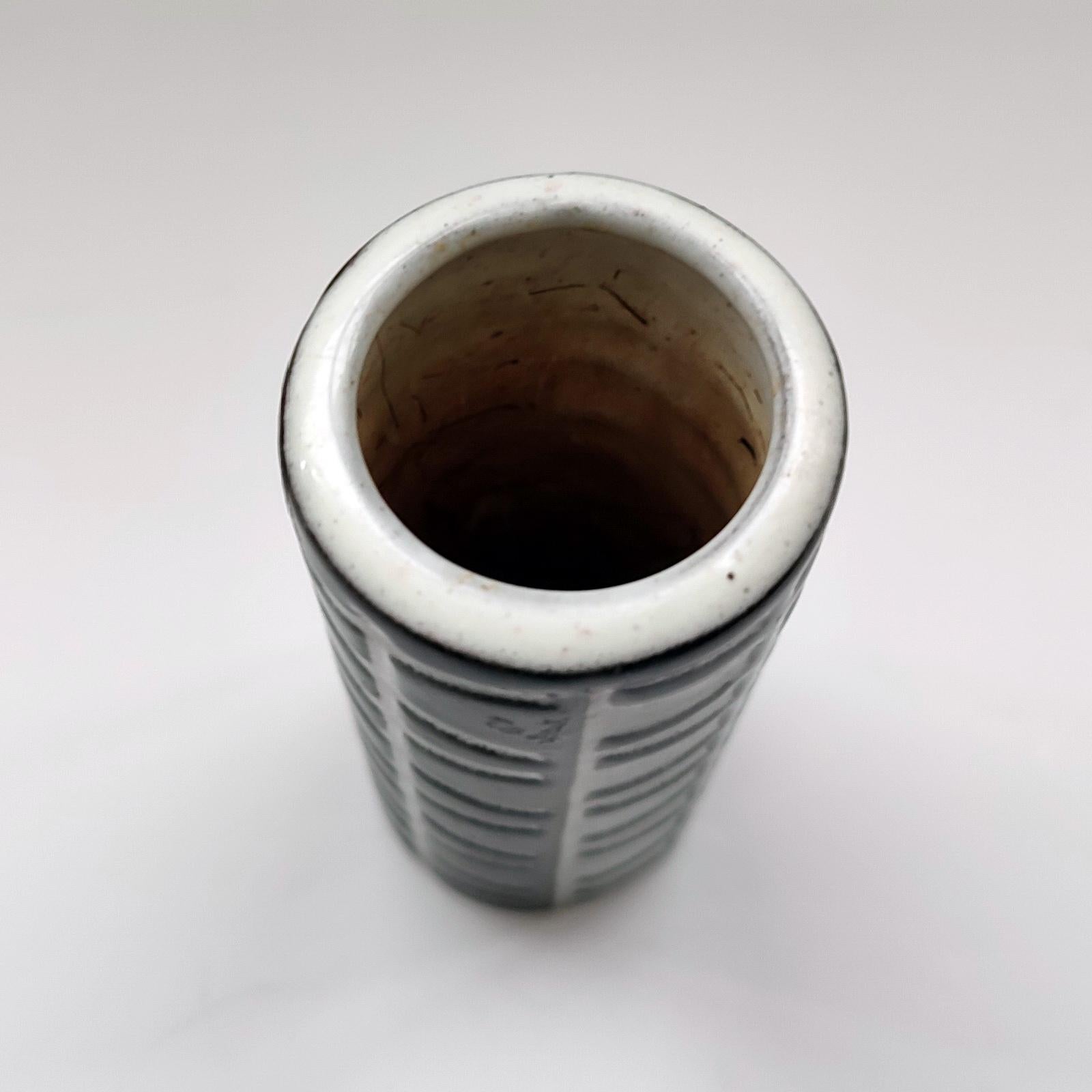 Milieu du XXe siècle Vase en céramique noire et blanche Uppsala Ekeby en vente