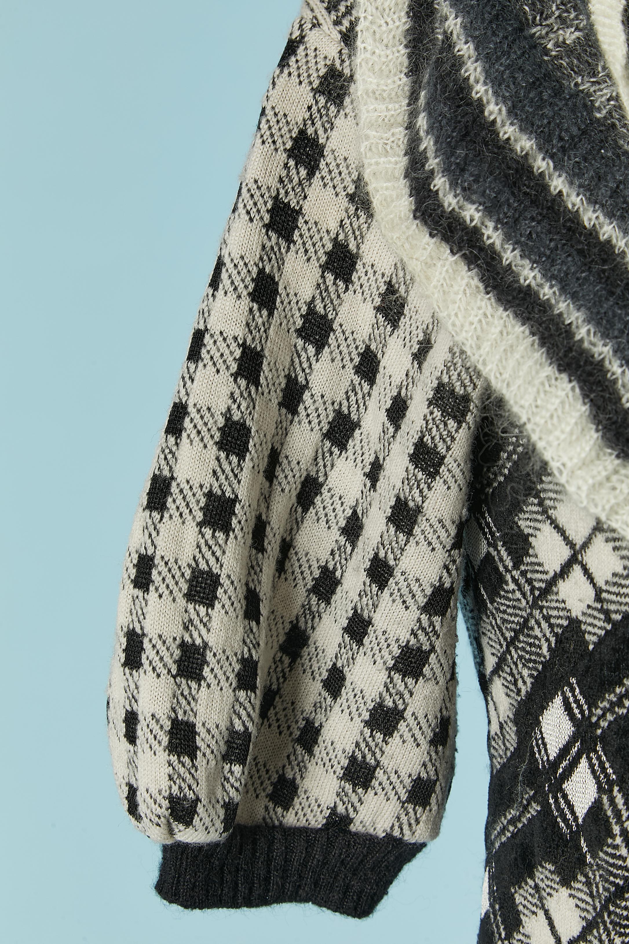 Schwarz-weiße karierte Strickjacke KENZO im Zustand „Hervorragend“ im Angebot in Saint-Ouen-Sur-Seine, FR