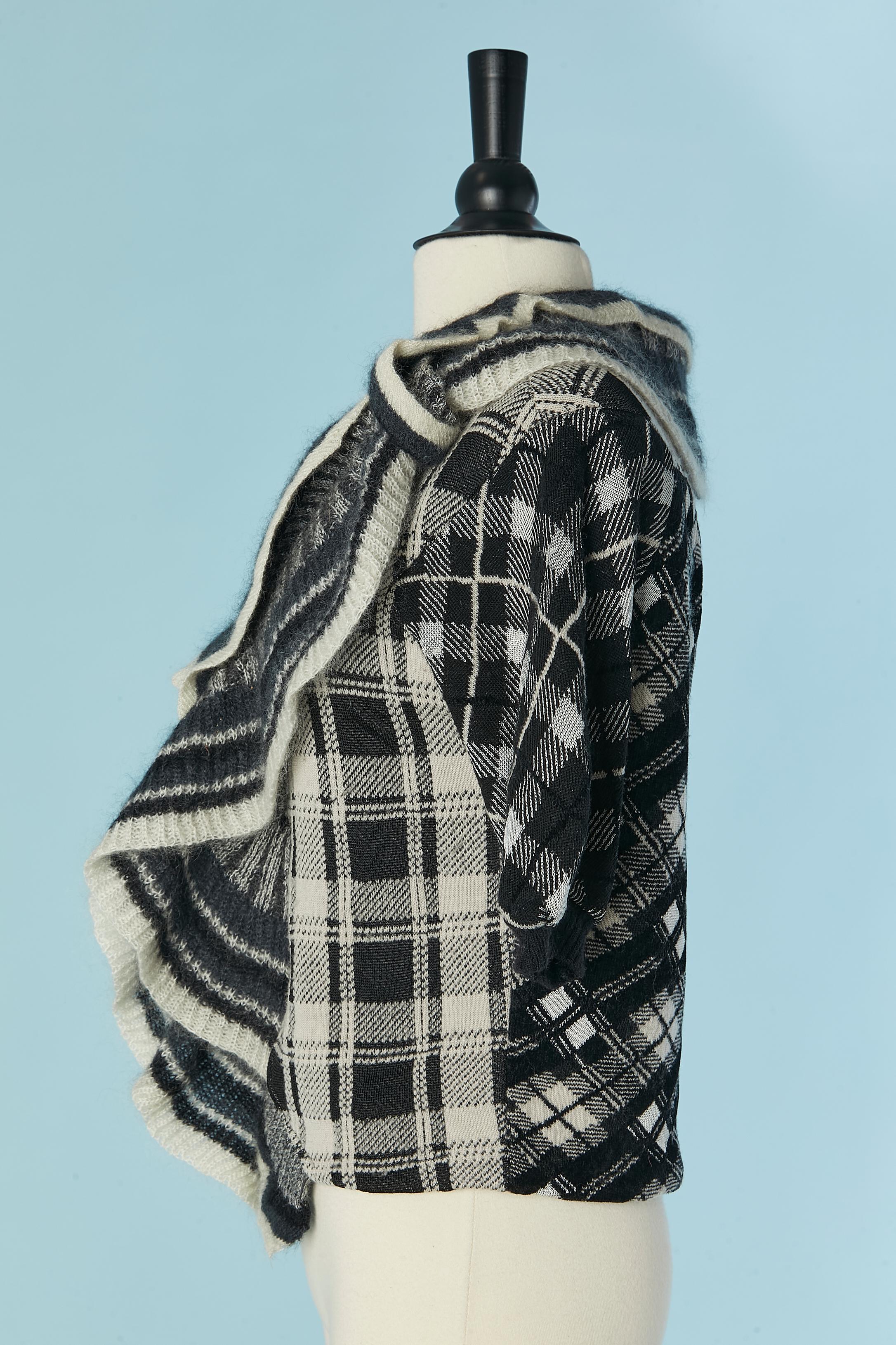 Schwarz-weiße karierte Strickjacke KENZO im Angebot 1
