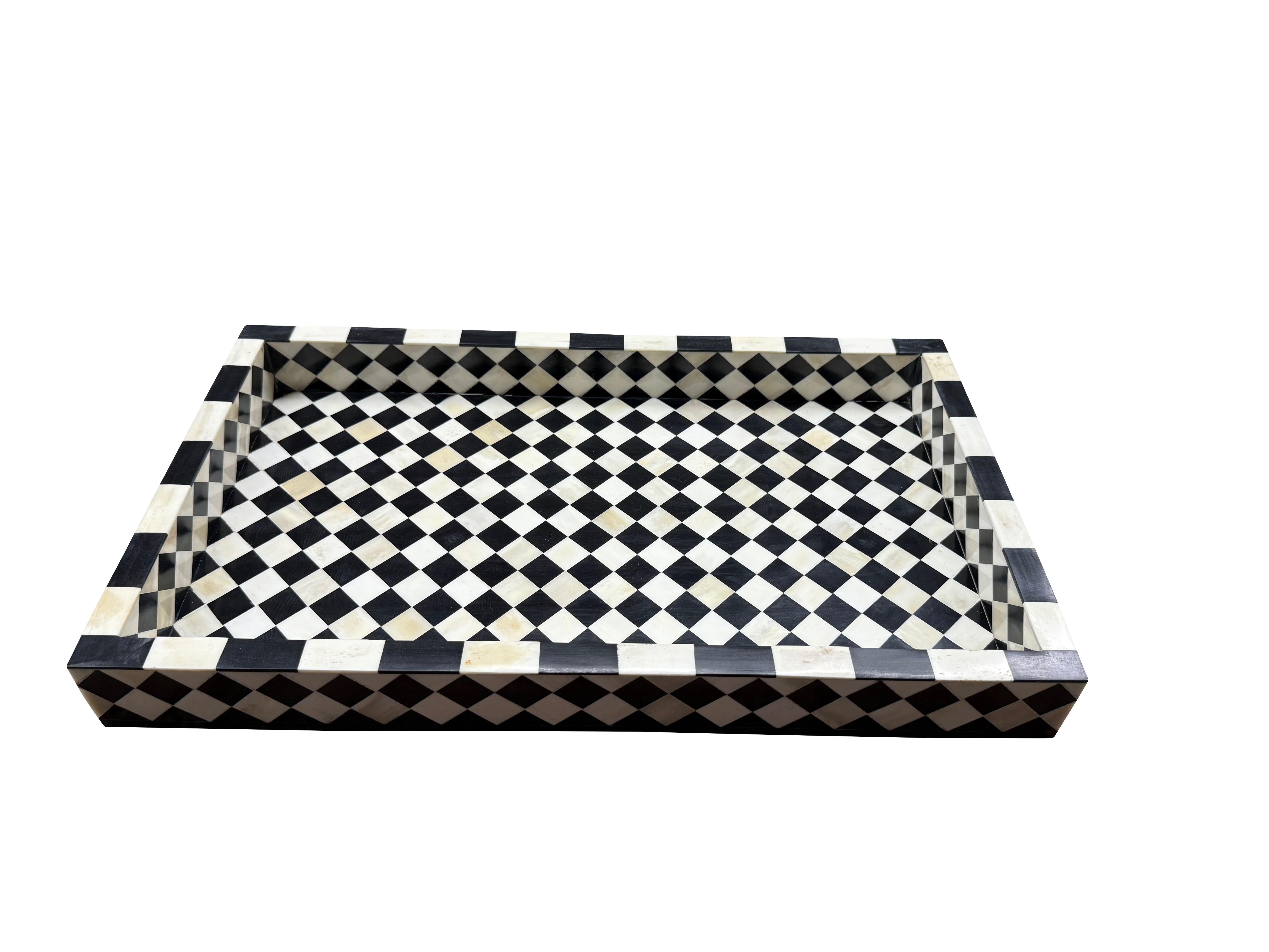 Plateau en os contemporain en damier noir et blanc de Whiting
ARRIVÉE EN NOVEMBRE