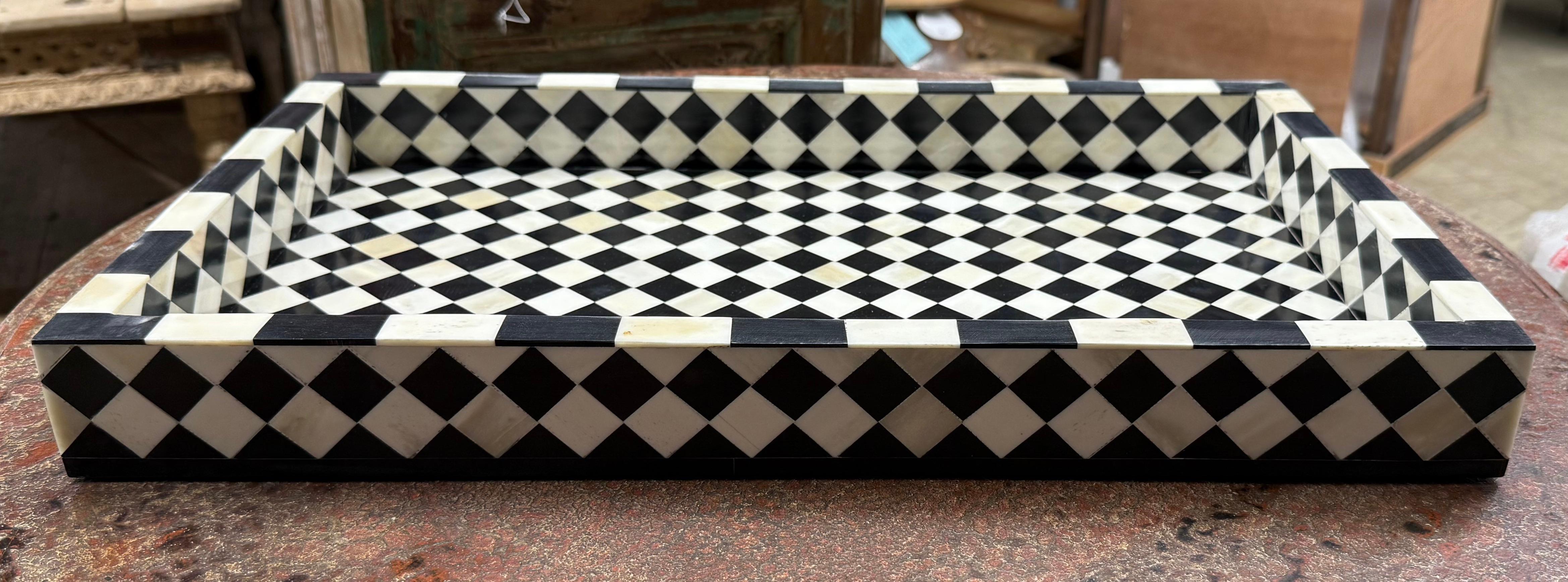 Indien Plateau à os en damier noir et blanc, Inde, contemporain en vente